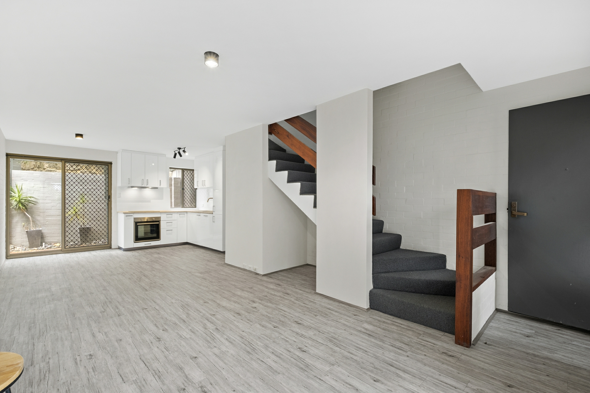 Unit 27/64 McMaster St — photo 5 of 18