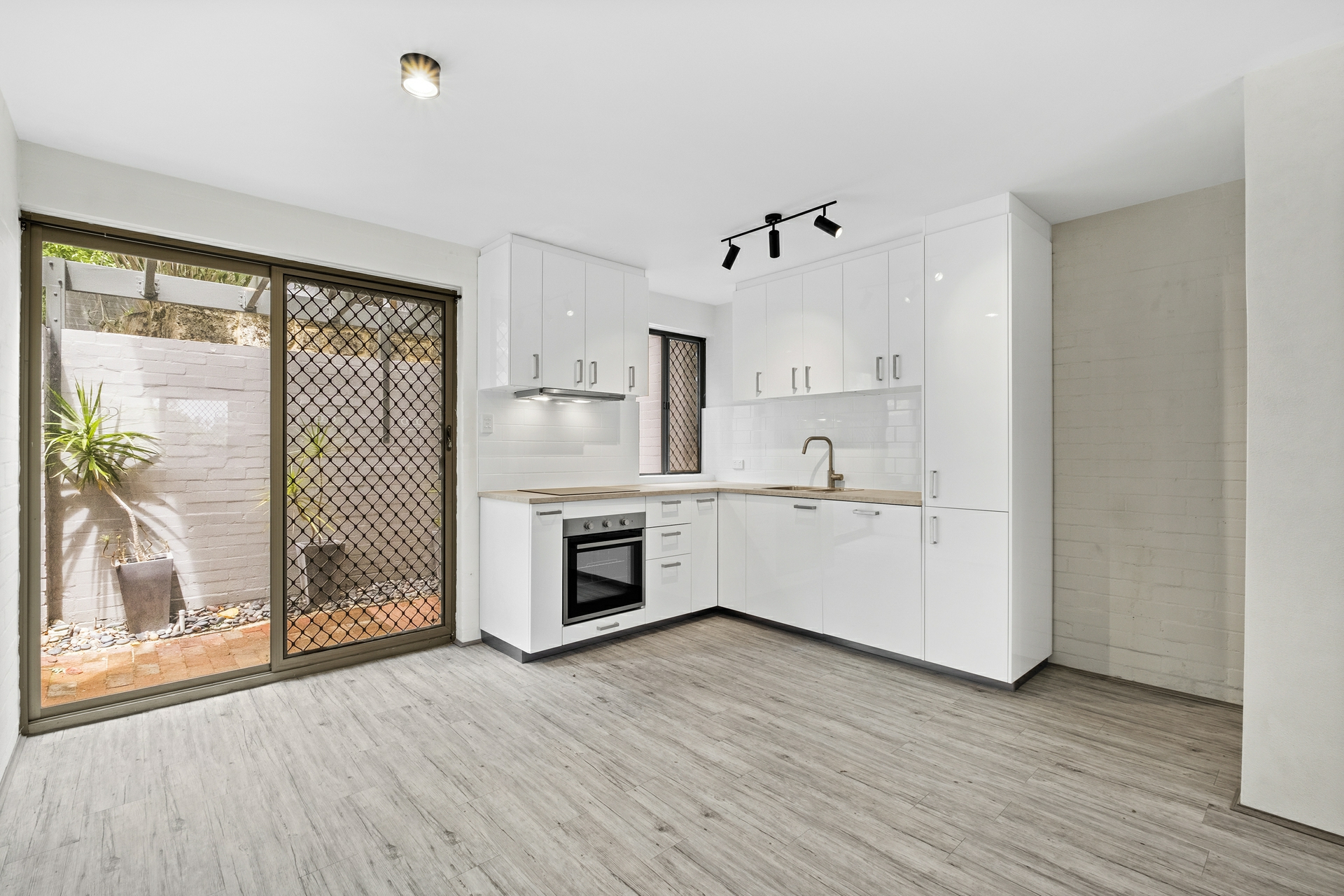 Unit 27/64 McMaster St — photo 8 of 18