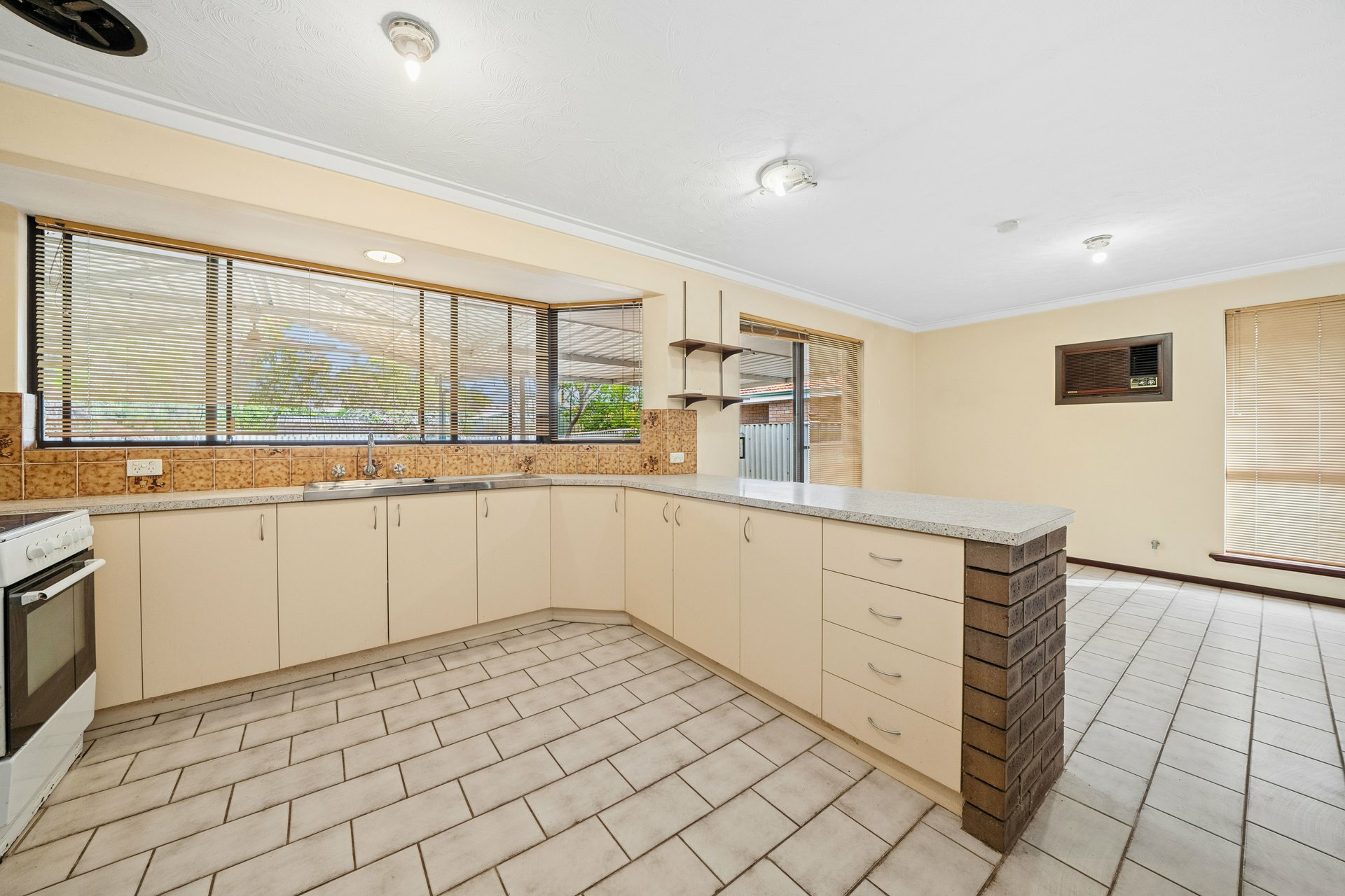 8 Barbel Close — photo 9 of 25