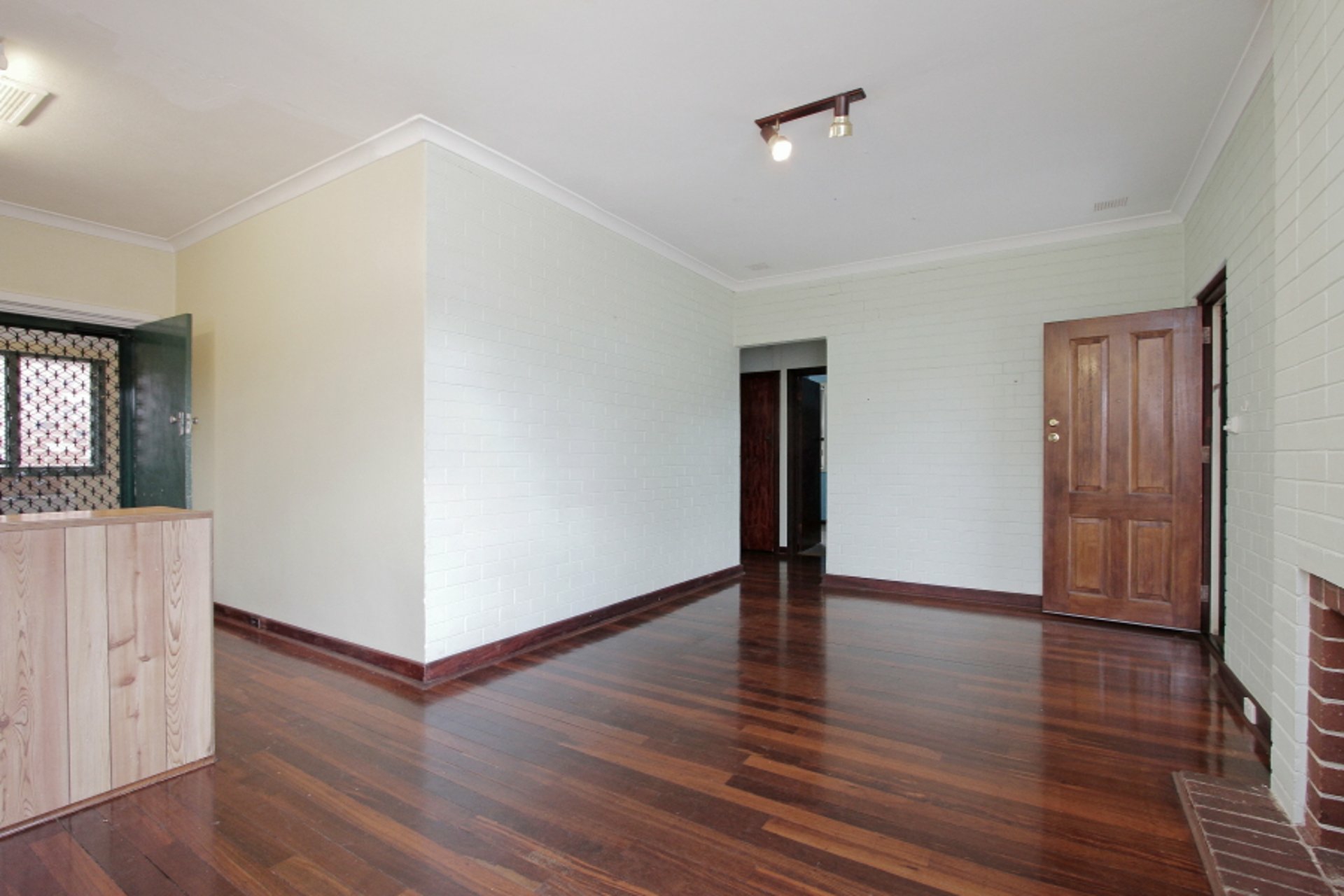 154 Manning Rd — photo 3 of 17