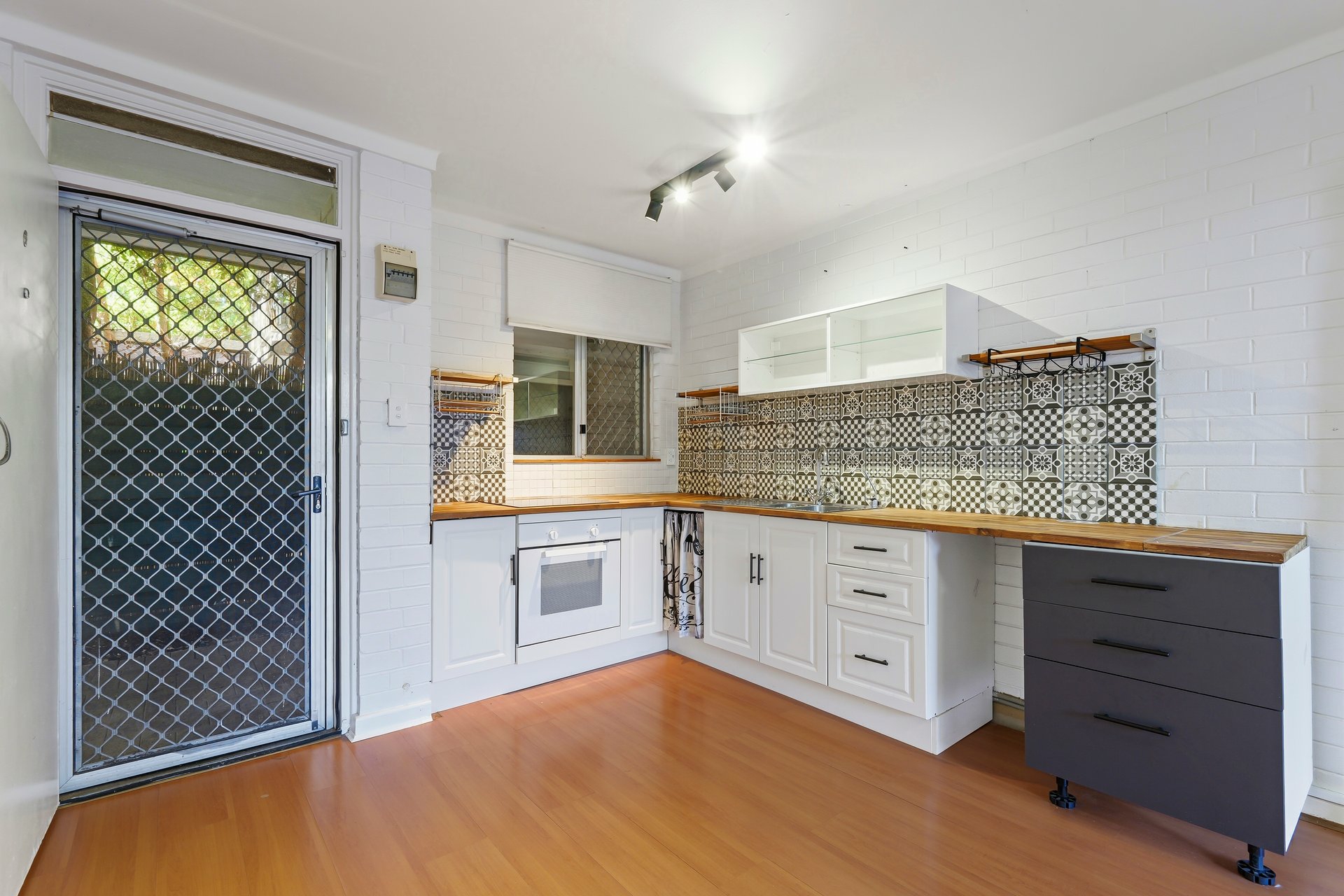 Unit 6/26 Stanley St — photo 2 of 13