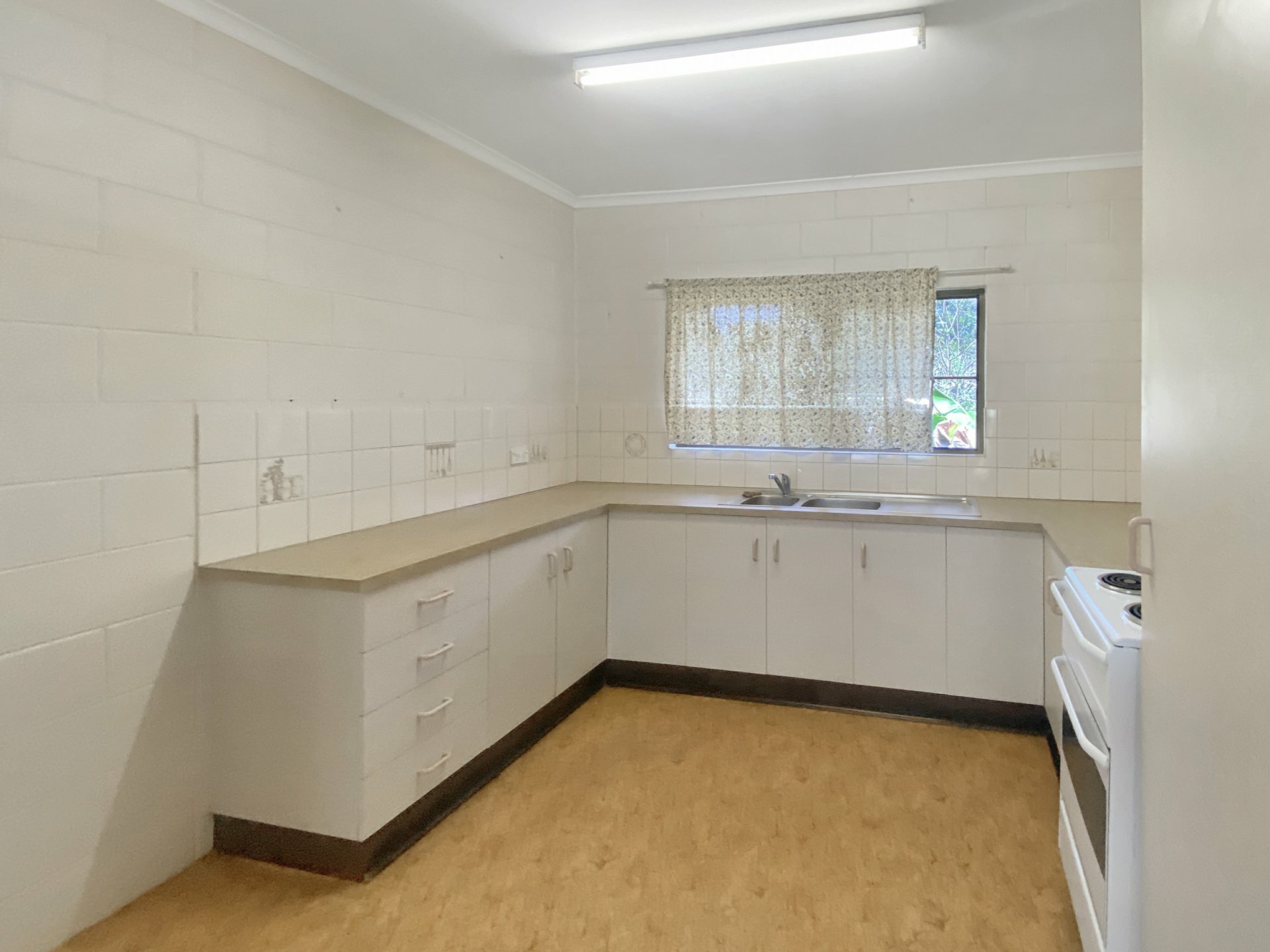 1 Crown Close, MALANDA