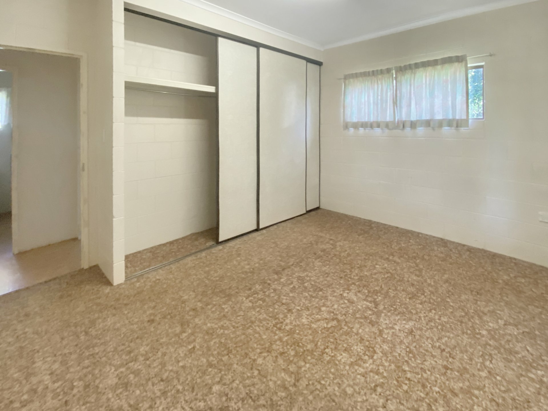 1 Crown Close, MALANDA