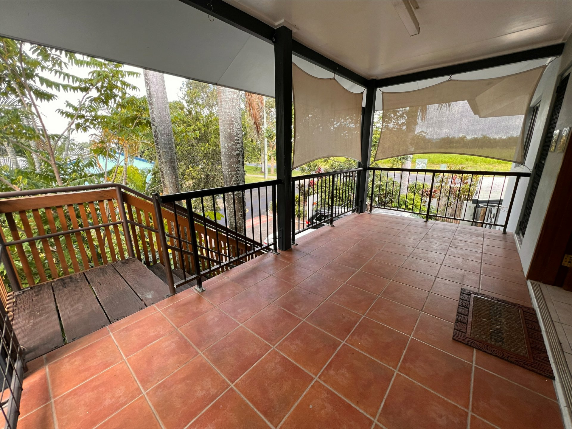Villa 73A/2-6 Lake Placid Road, CARAVONICA