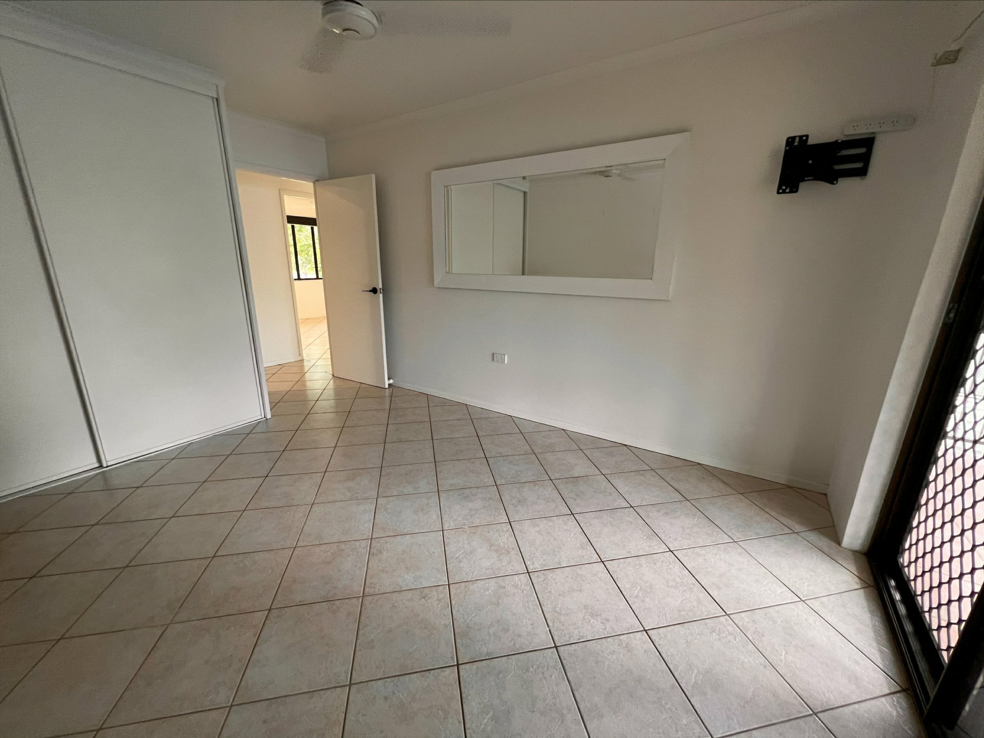 Villa 73A/2-6 Lake Placid Road, CARAVONICA