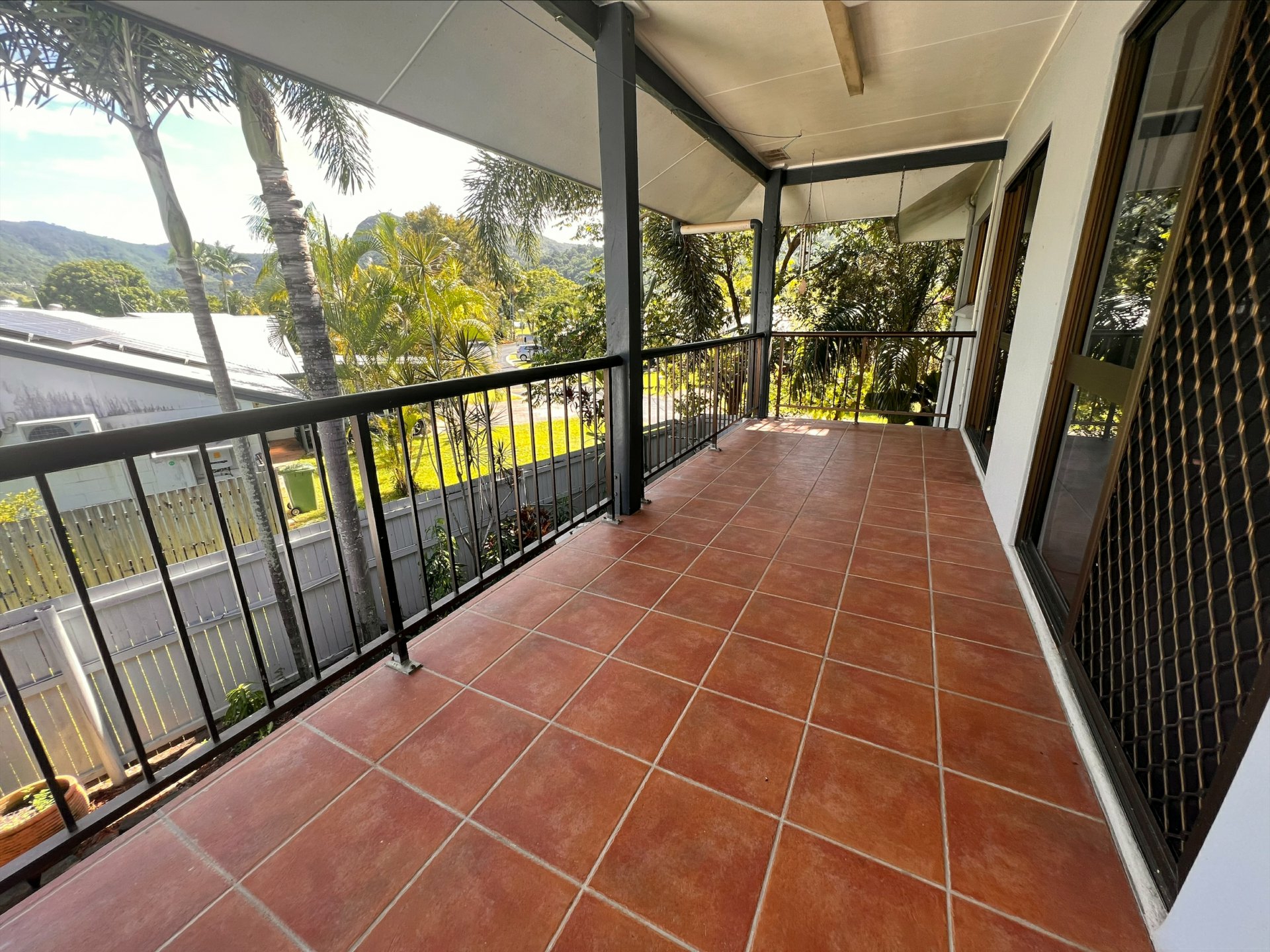 Villa 73A/2-6 Lake Placid Road, CARAVONICA