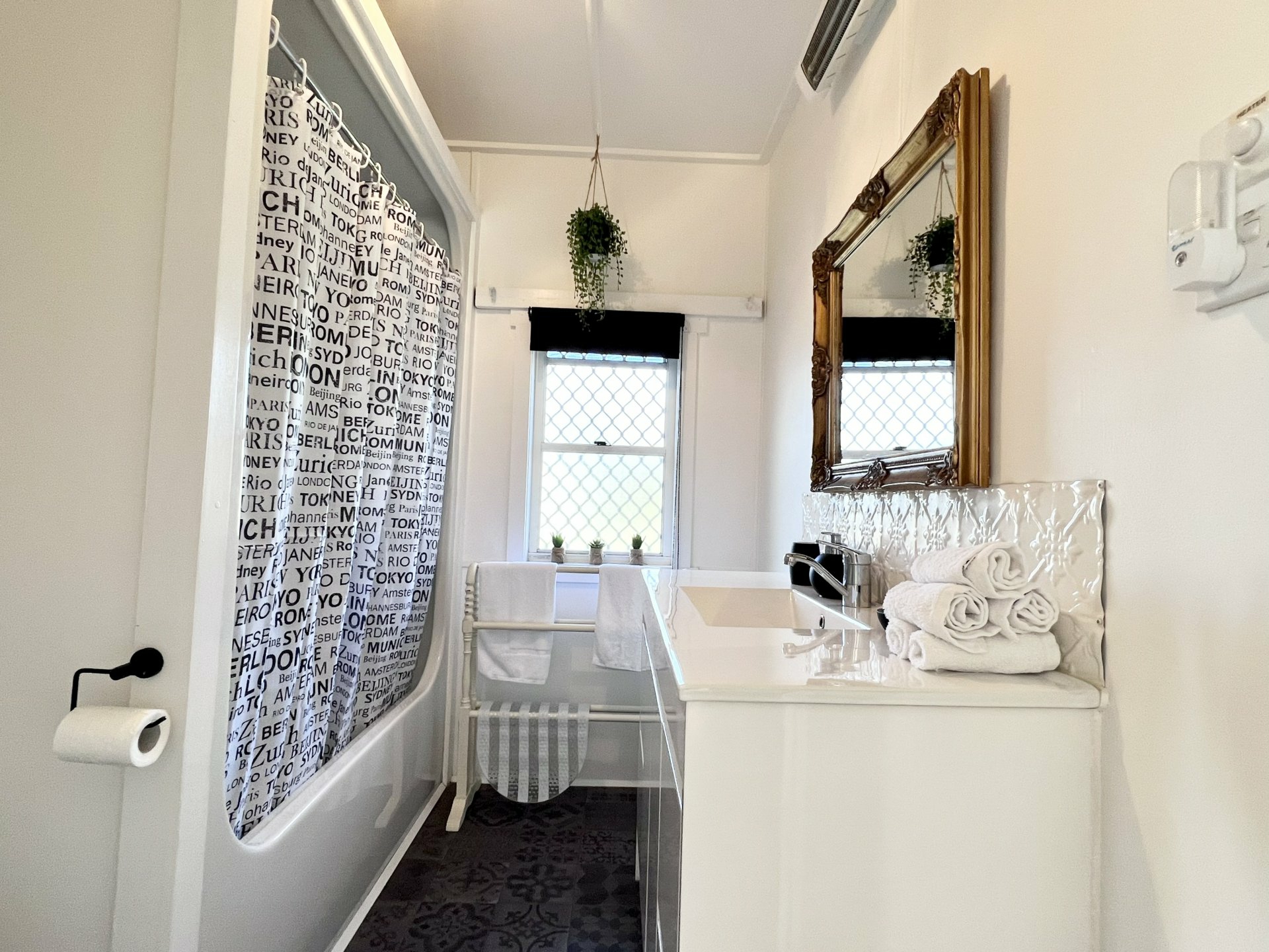 9 Reserve Street, BINALONG BAY