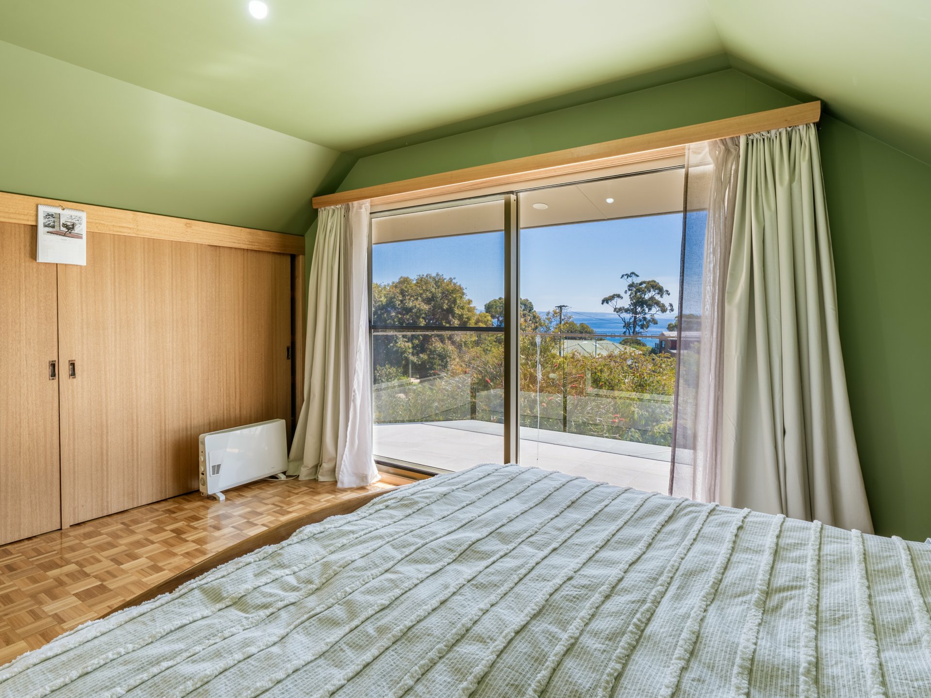 16 Pacific Drive, BINALONG BAY