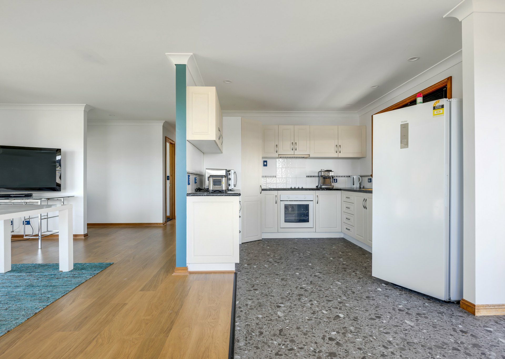 93 Parnella Drive — photo 4 of 21