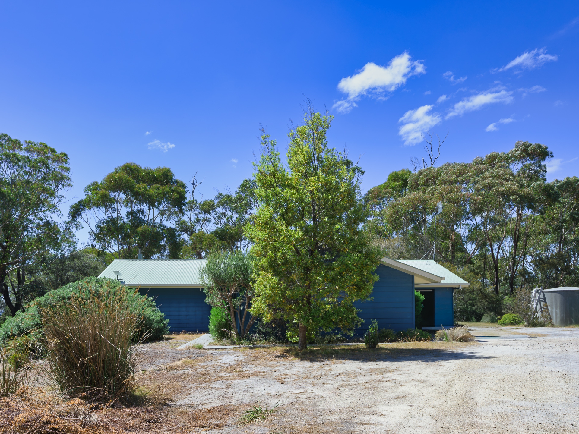 300 Gardens Road — photo 3 of 30