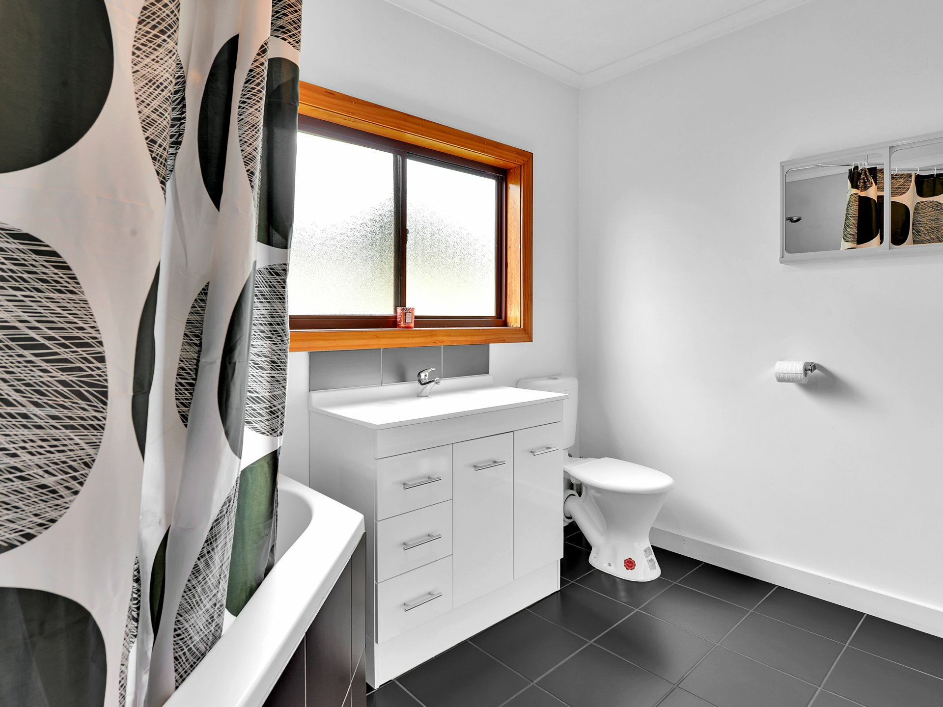 4 Hugh Street — photo 12 of 25