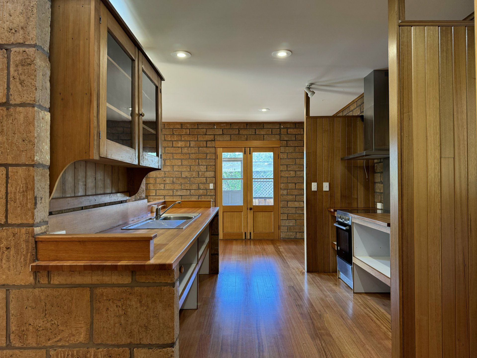 13 Heritage Road — photo 2 of 10