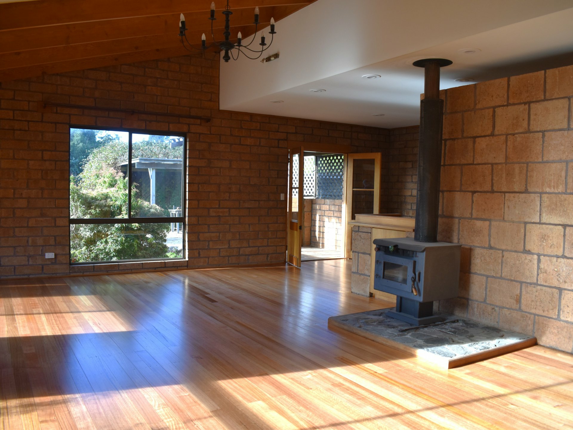 13 Heritage Road — photo 3 of 10