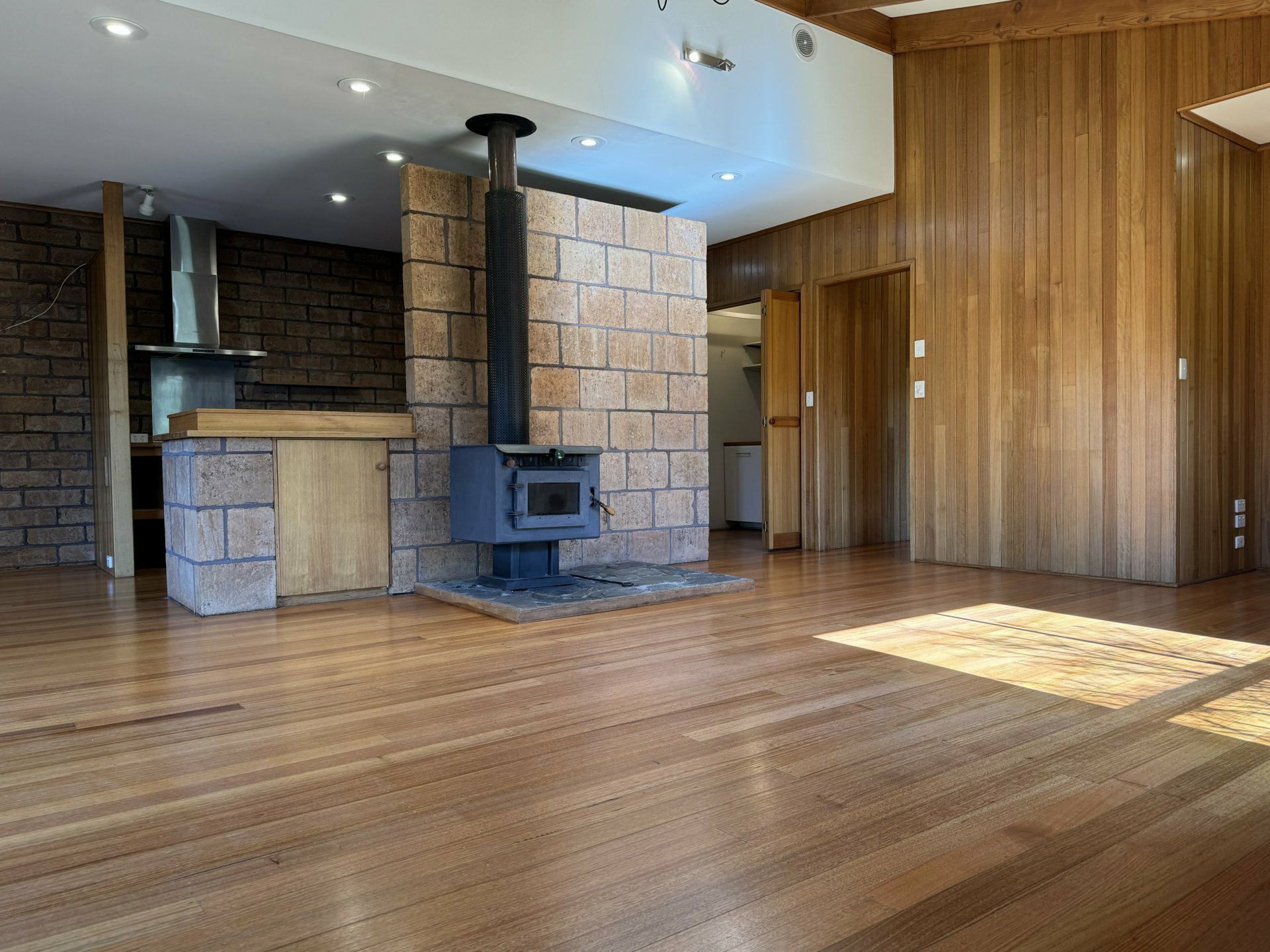 13 Heritage Road — photo 4 of 10