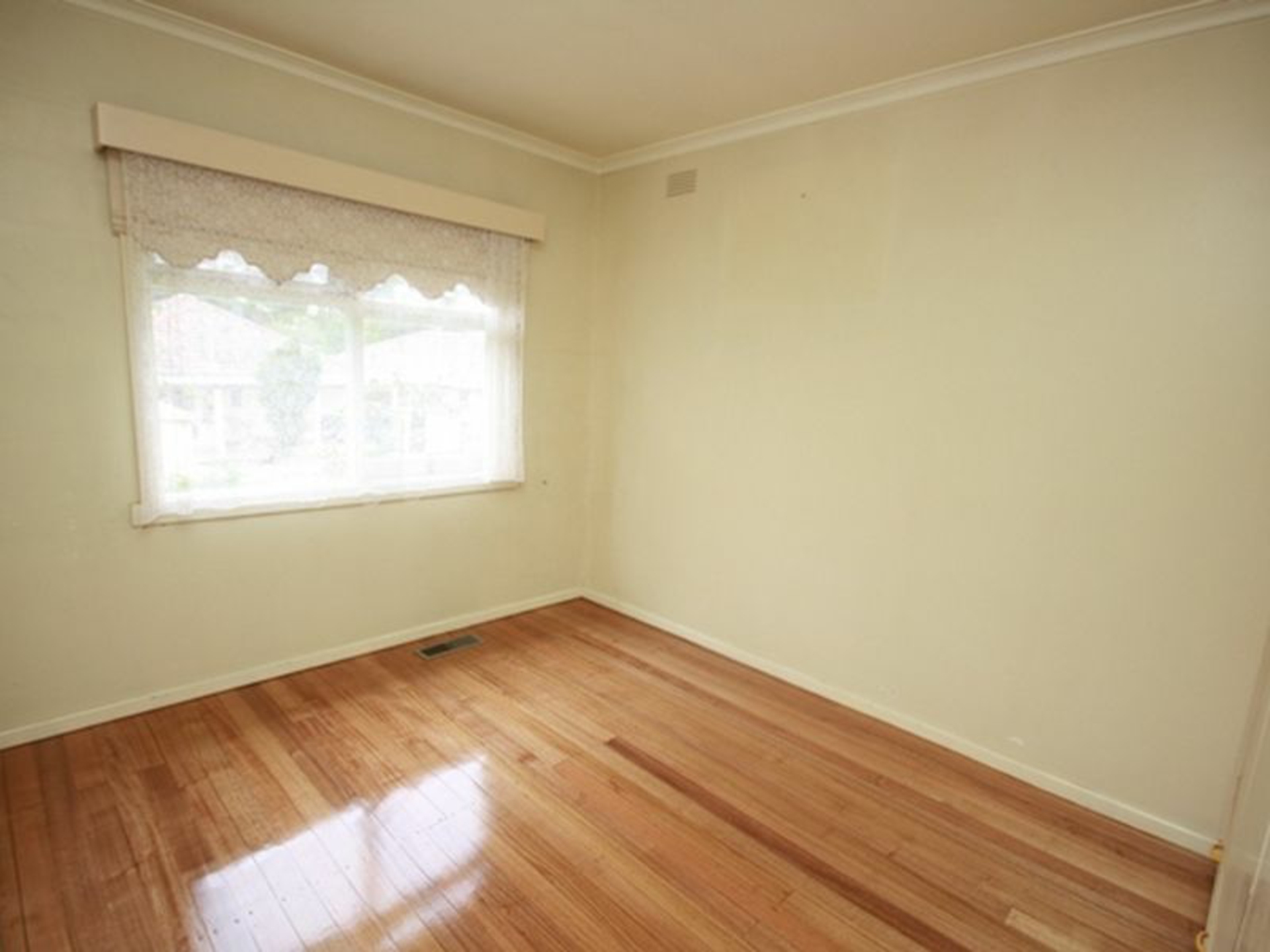16 MORRIS COURT — photo 4 of 6