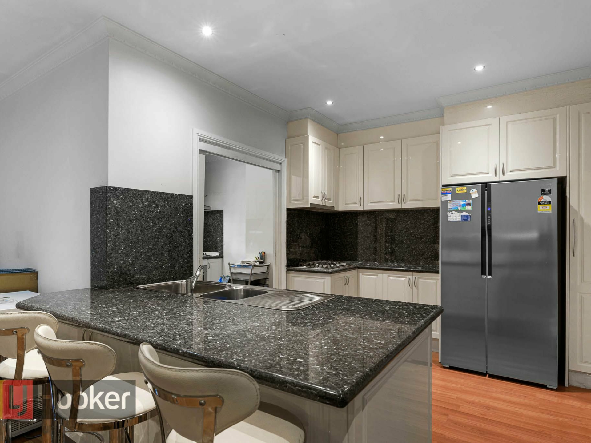 46 Windsor avenue — photo 7 of 22