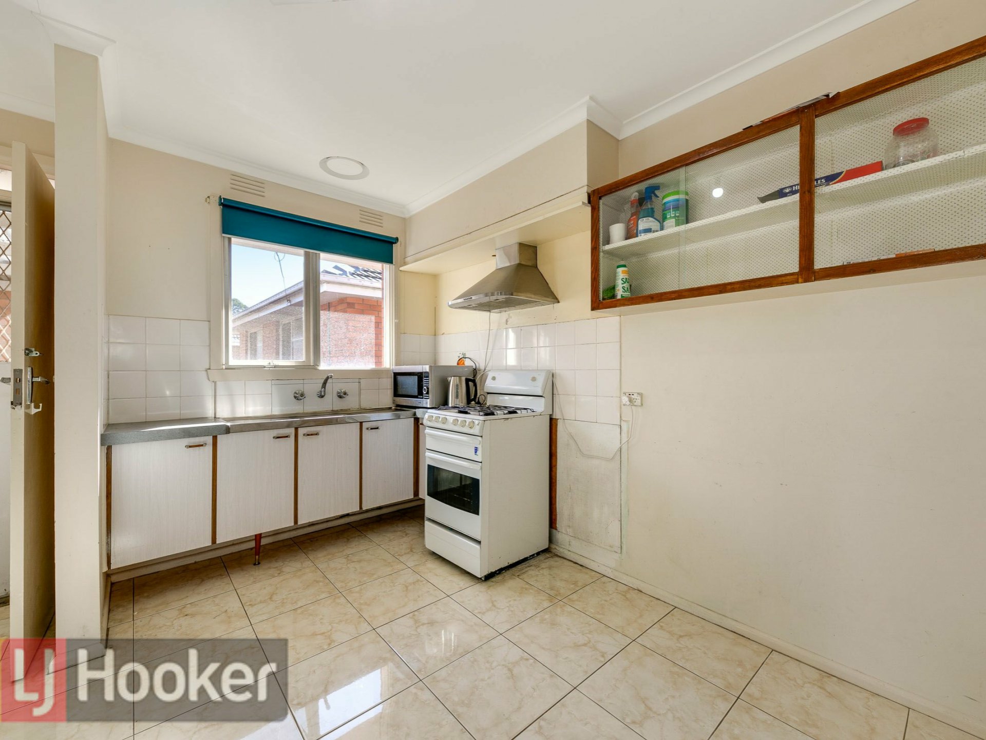 5/24 BALMORAL AVENUE — photo 3 of 9