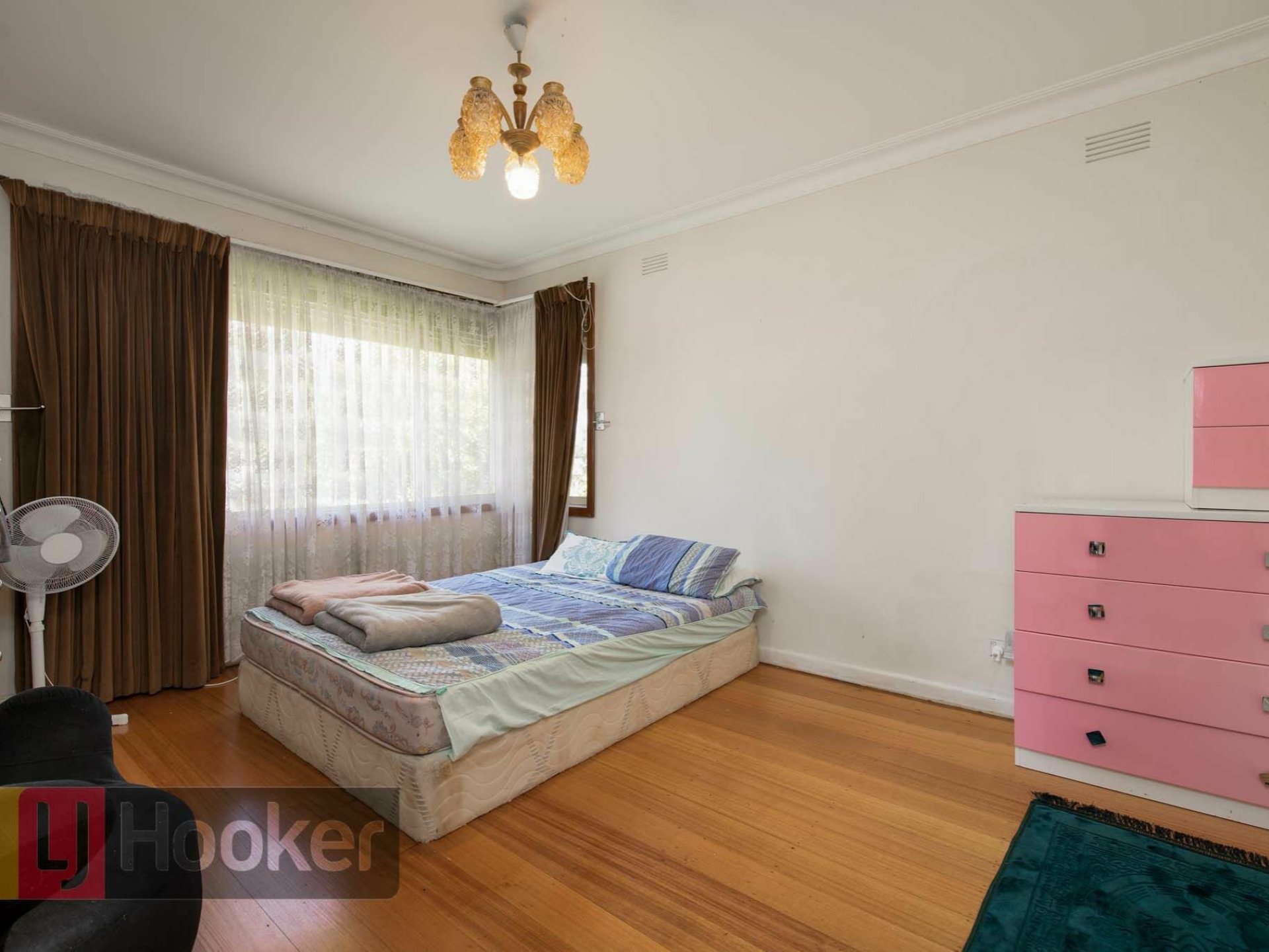 218 RAILWAY PDE — photo 7 of 13