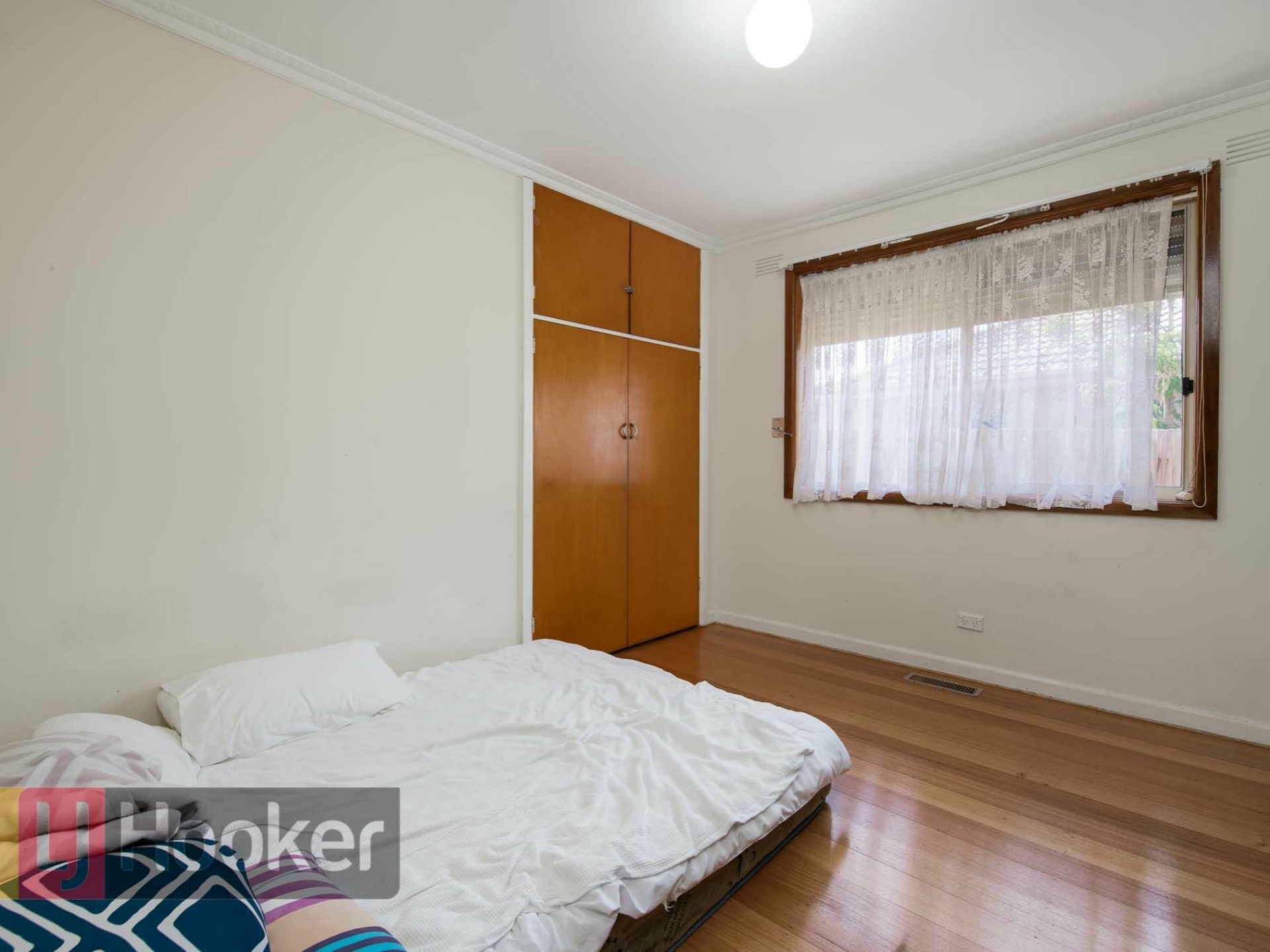 218 RAILWAY PDE — photo 9 of 13