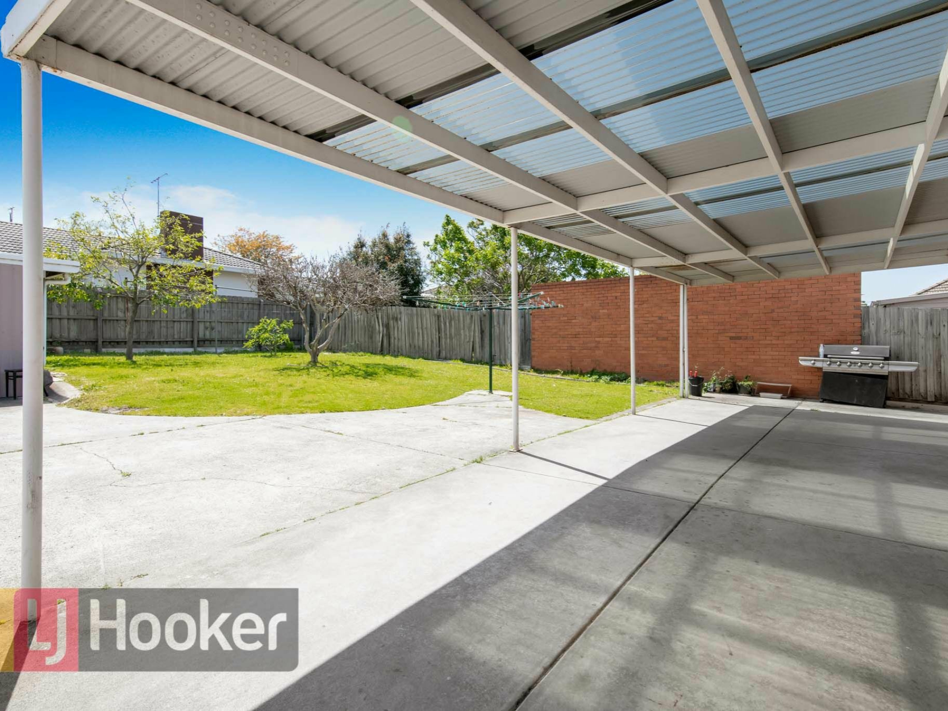 218 RAILWAY PDE — photo 11 of 13
