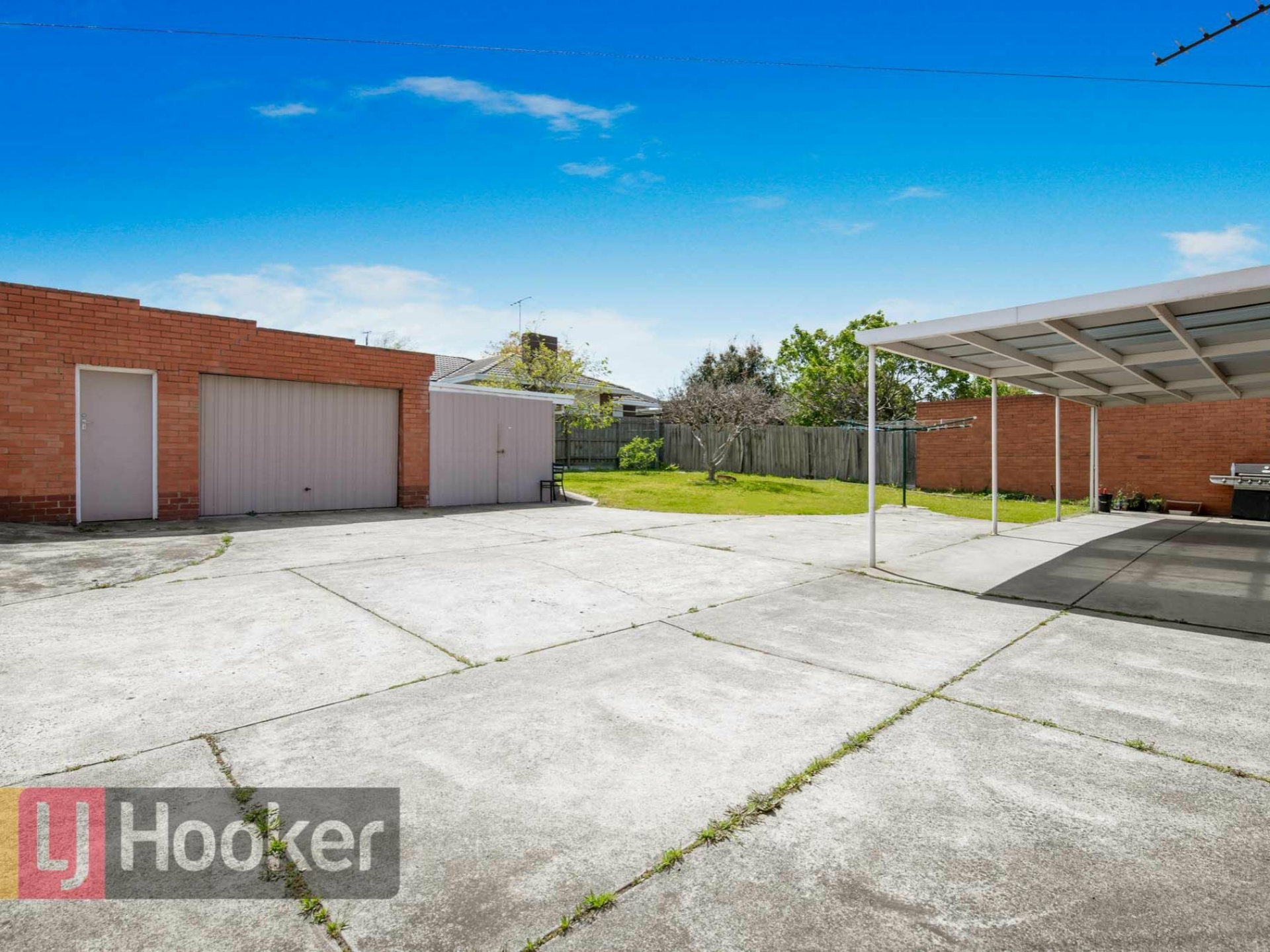 218 RAILWAY PDE — photo 12 of 13