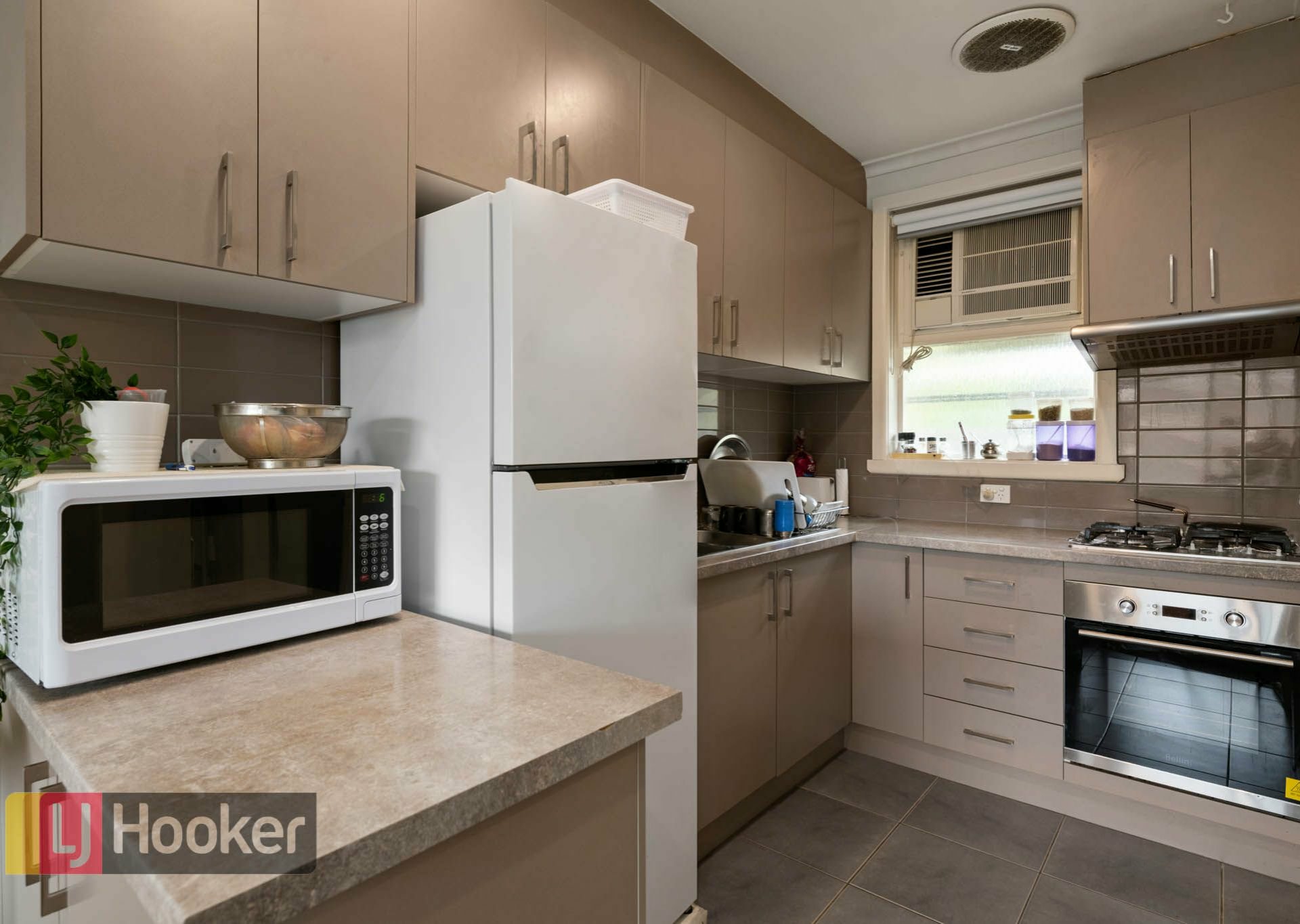 2/38 Kelvinside Rd — photo 3 of 13