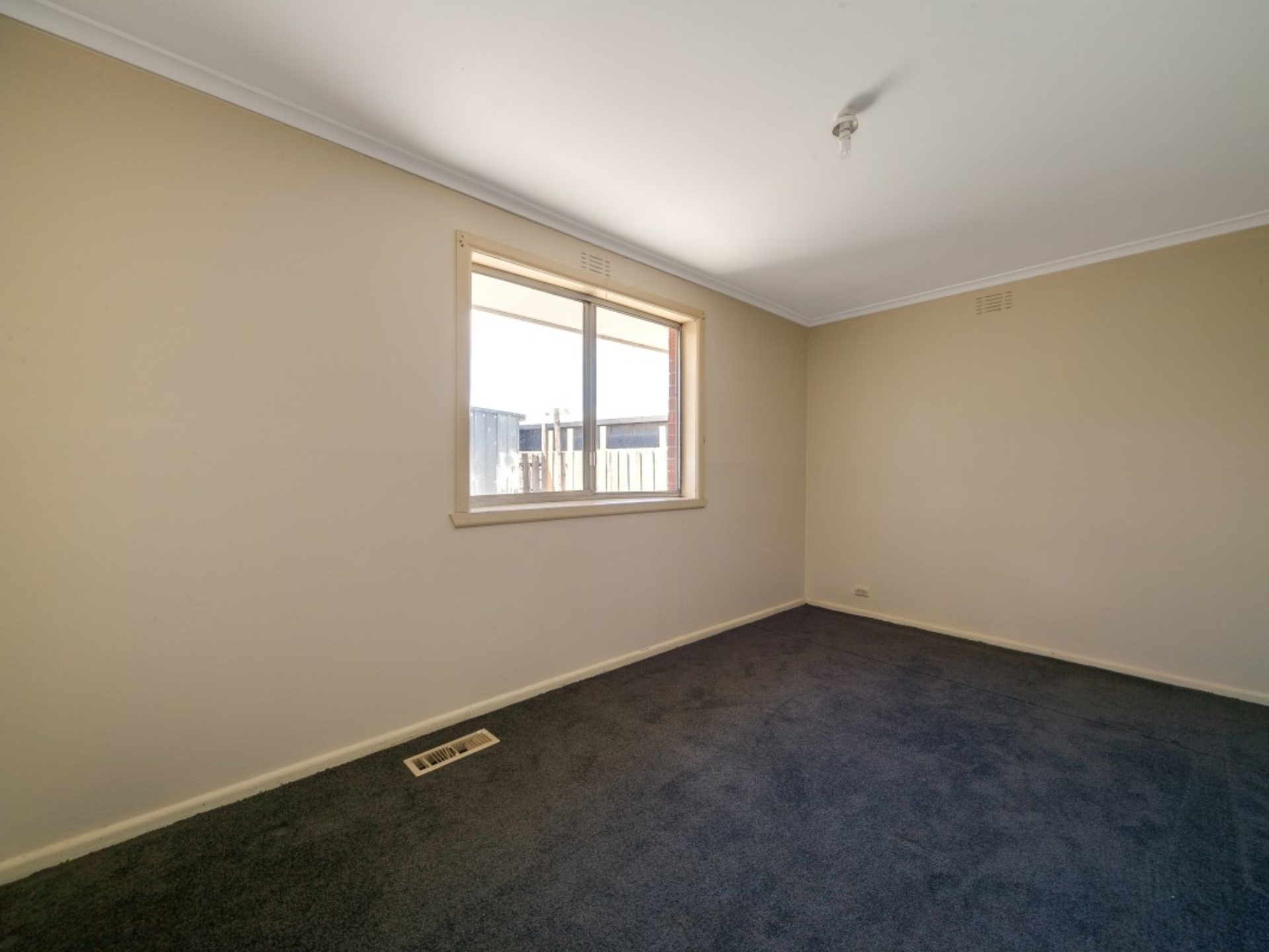 1 KINGSCLERE AVENUE — photo 7 of 14