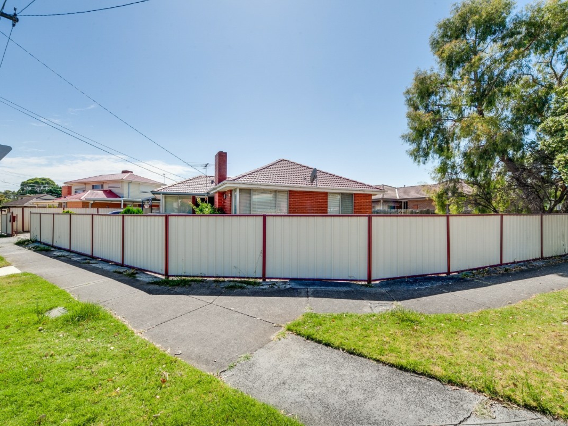 1 KINGSCLERE AVENUE — photo 11 of 14