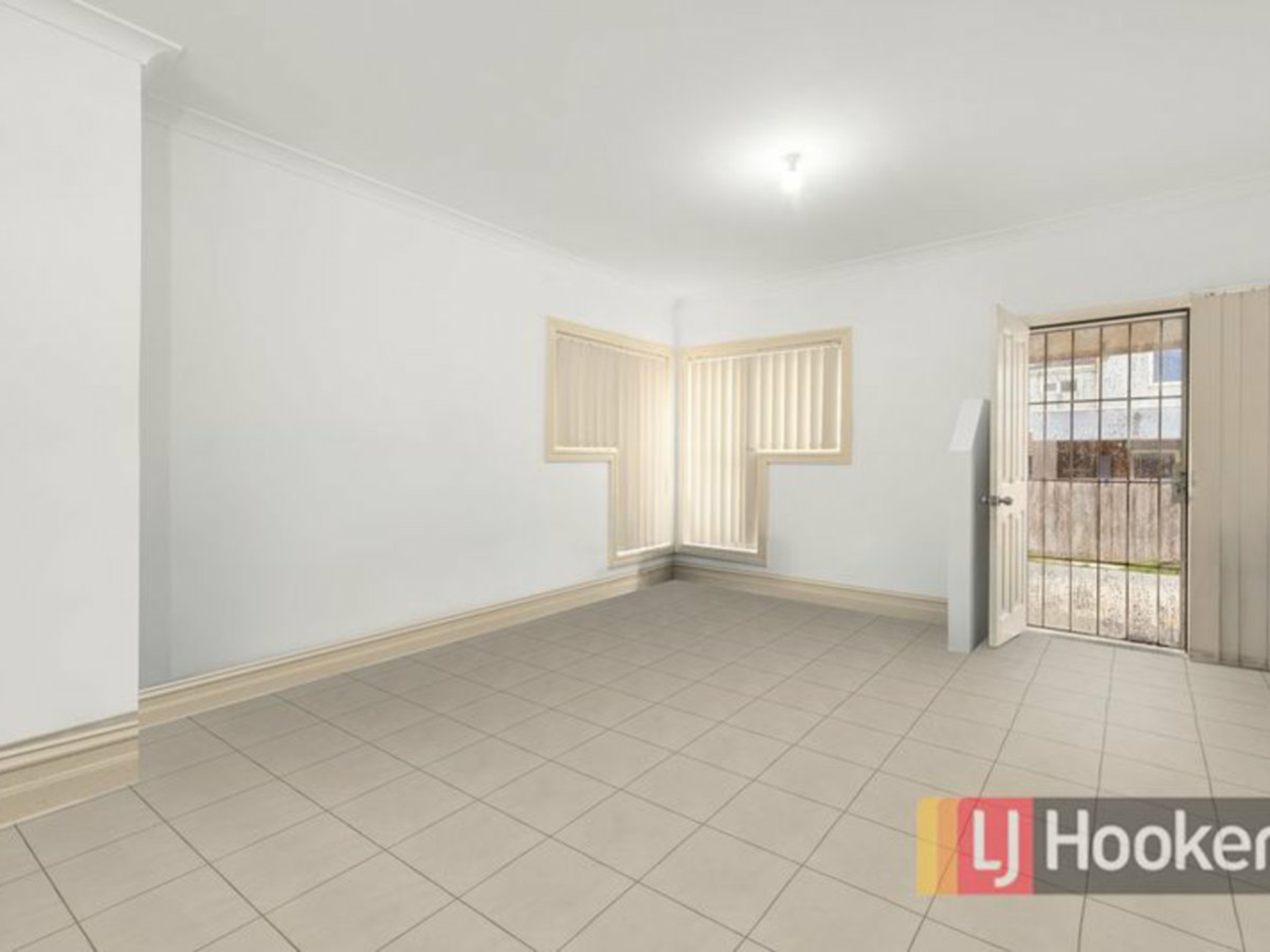 1/106 Buckley Street — photo 2 of 8