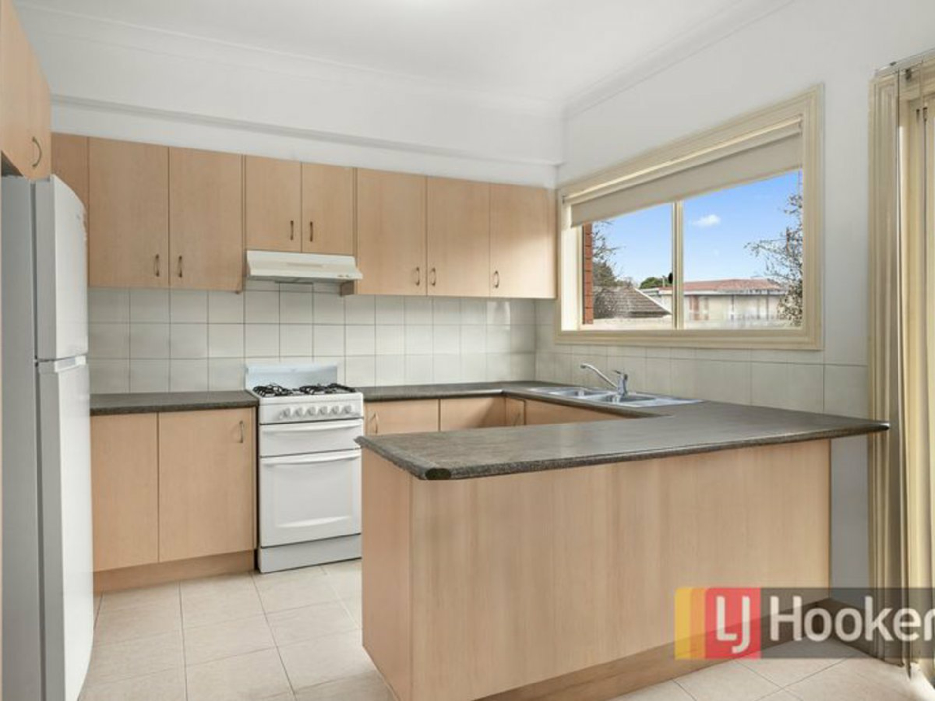 1/106 Buckley Street — photo 3 of 8