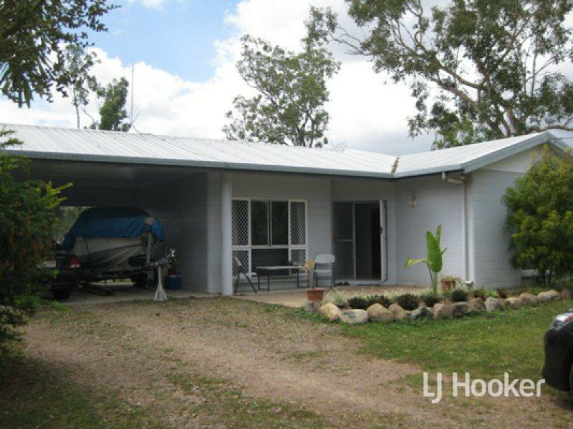 16 Endeavour Road, BLUEWATER PARK