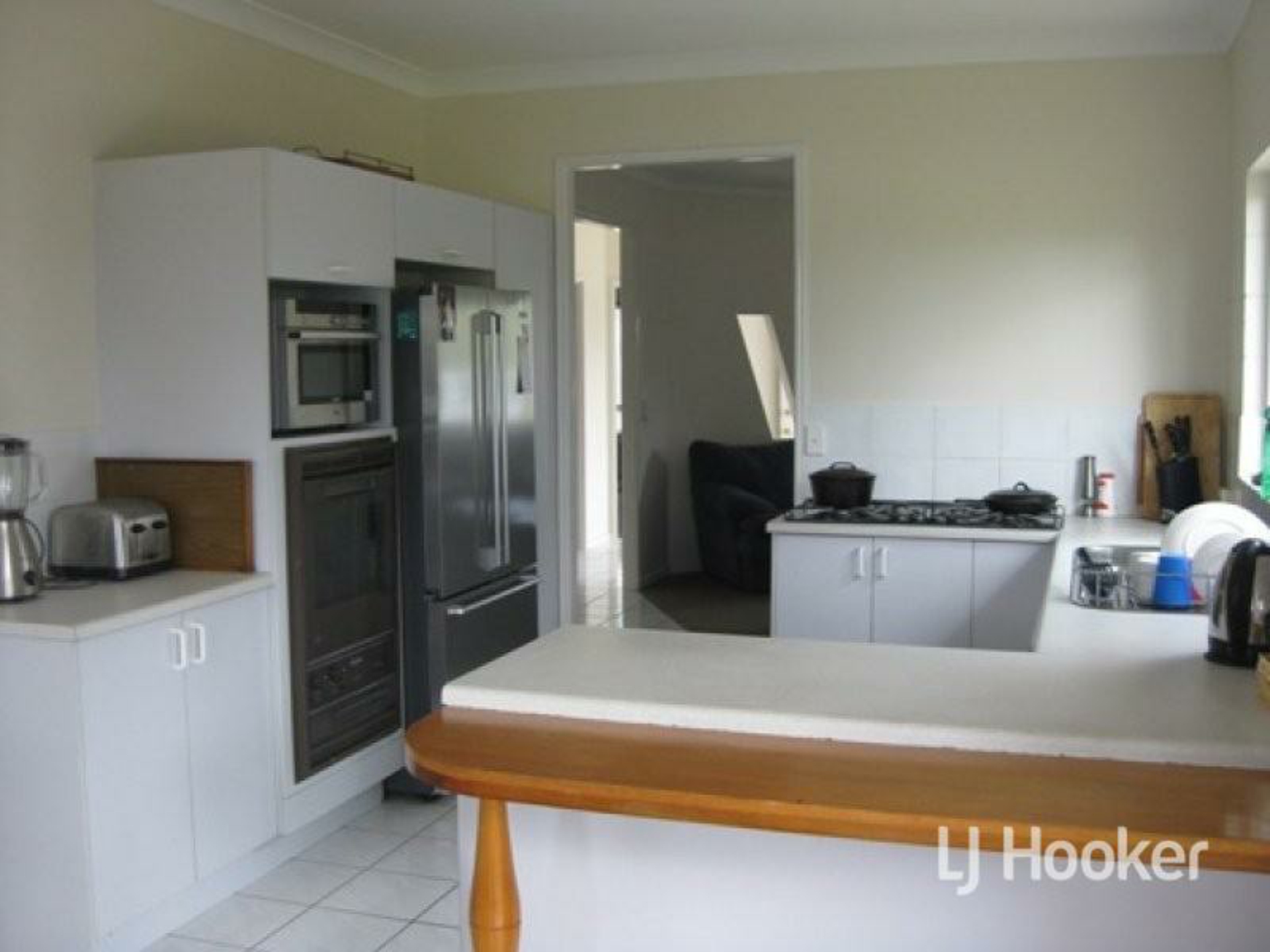 16 Endeavour Road, BLUEWATER PARK