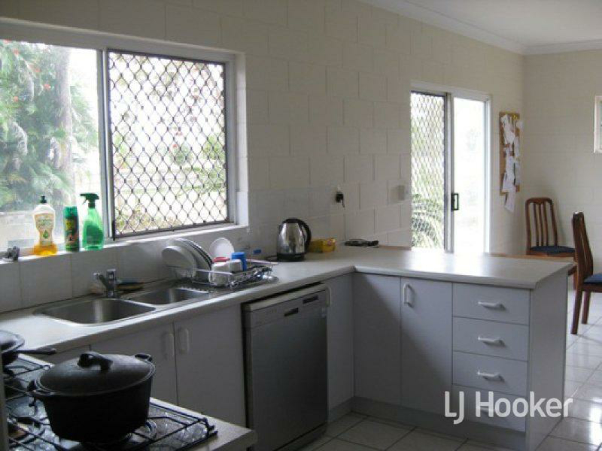 16 Endeavour Road, BLUEWATER PARK