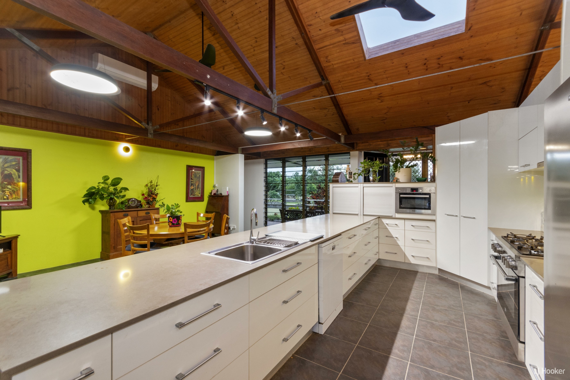 8 Isis Court, ALICE RIVER