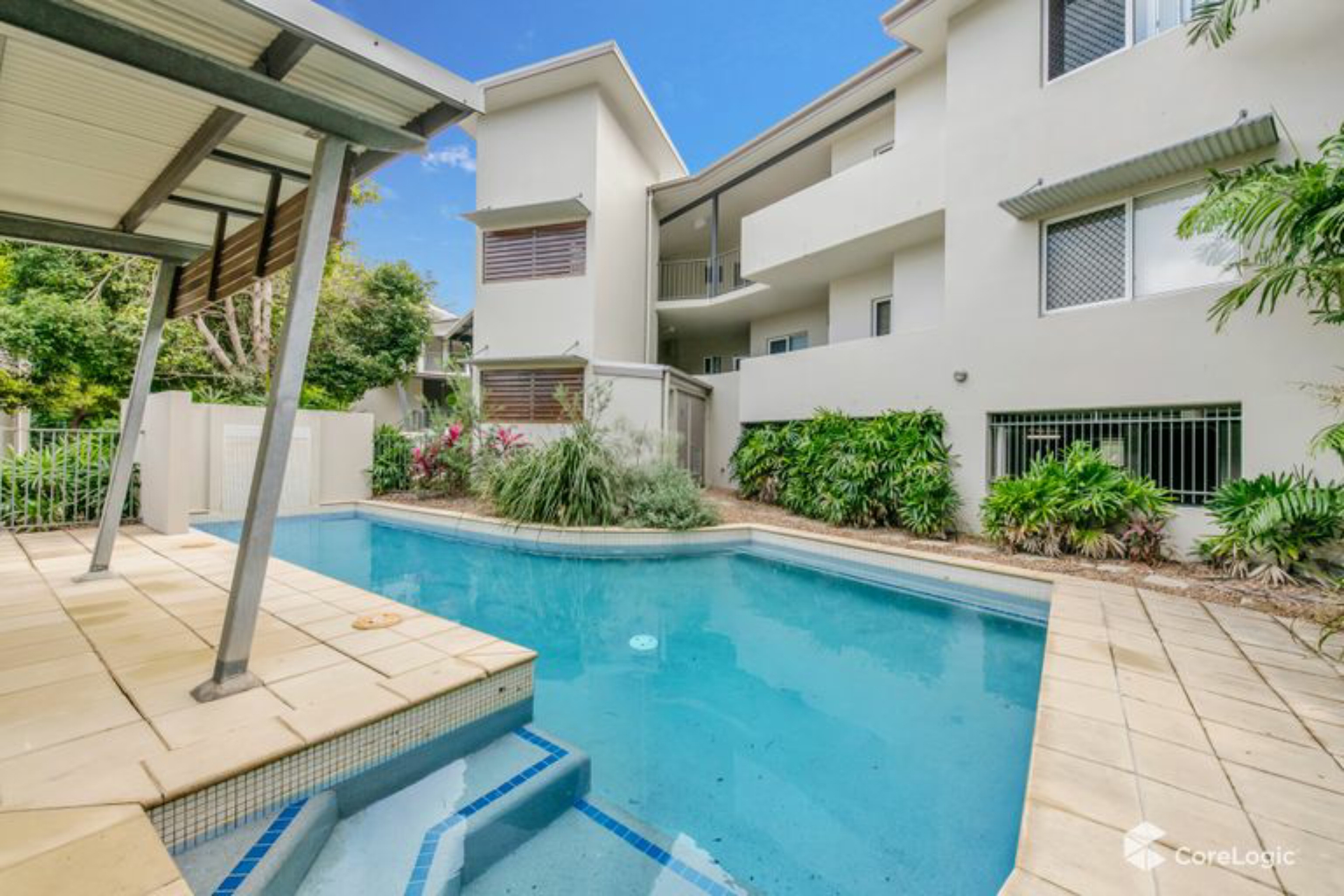 32/159-163 Riverside Boulevard, DOUGLAS