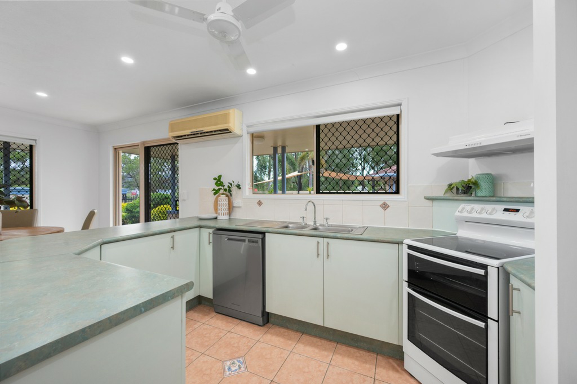 1/13 Golf Links Drive Kirwan QLD Property Details LJ Hooker
