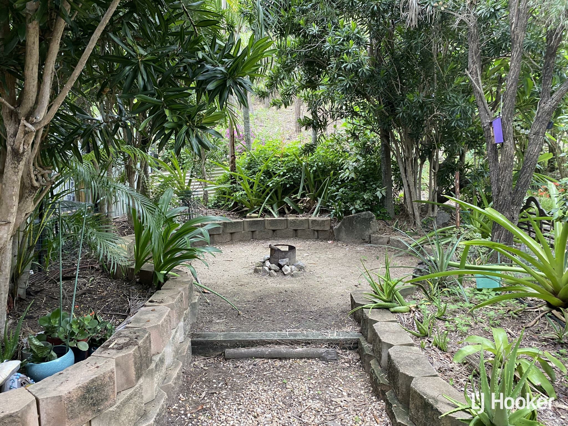 204 Mount Low Parkway, BUSHLAND BEACH