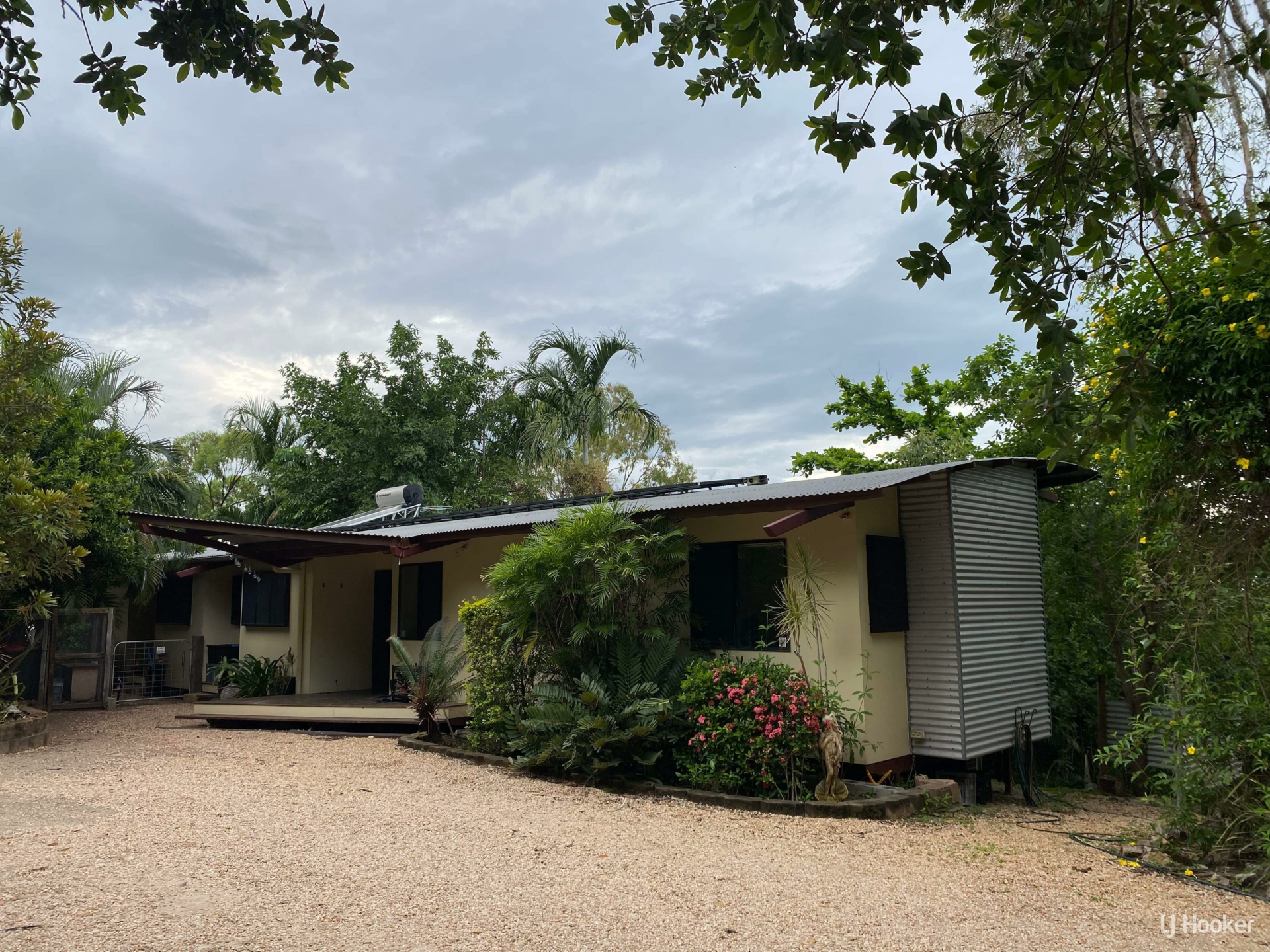 204 Mount Low Parkway, BUSHLAND BEACH