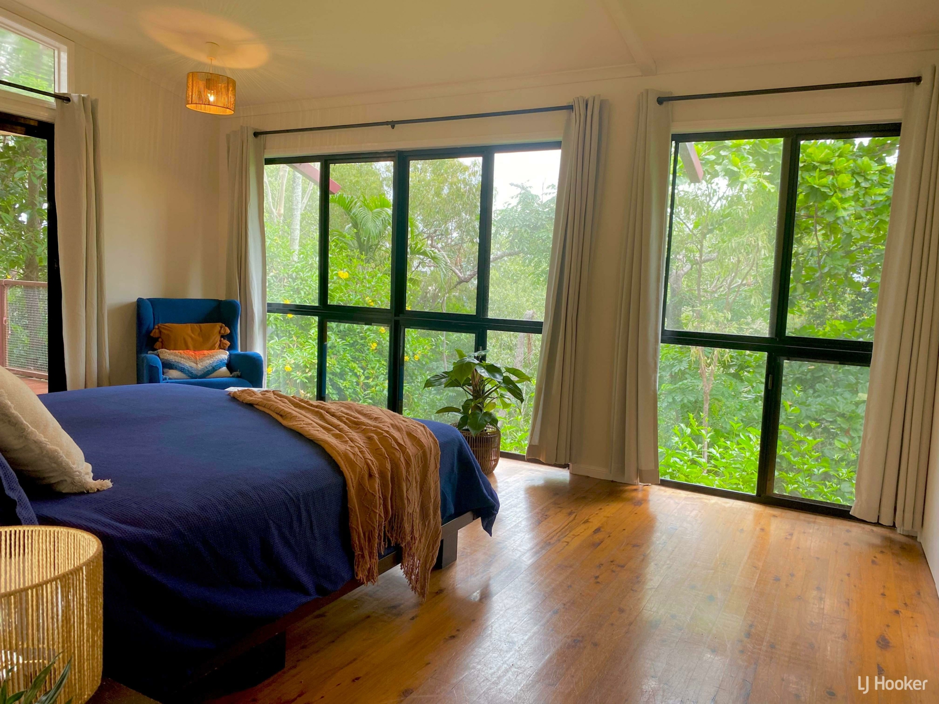 204 Mount Low Parkway, BUSHLAND BEACH