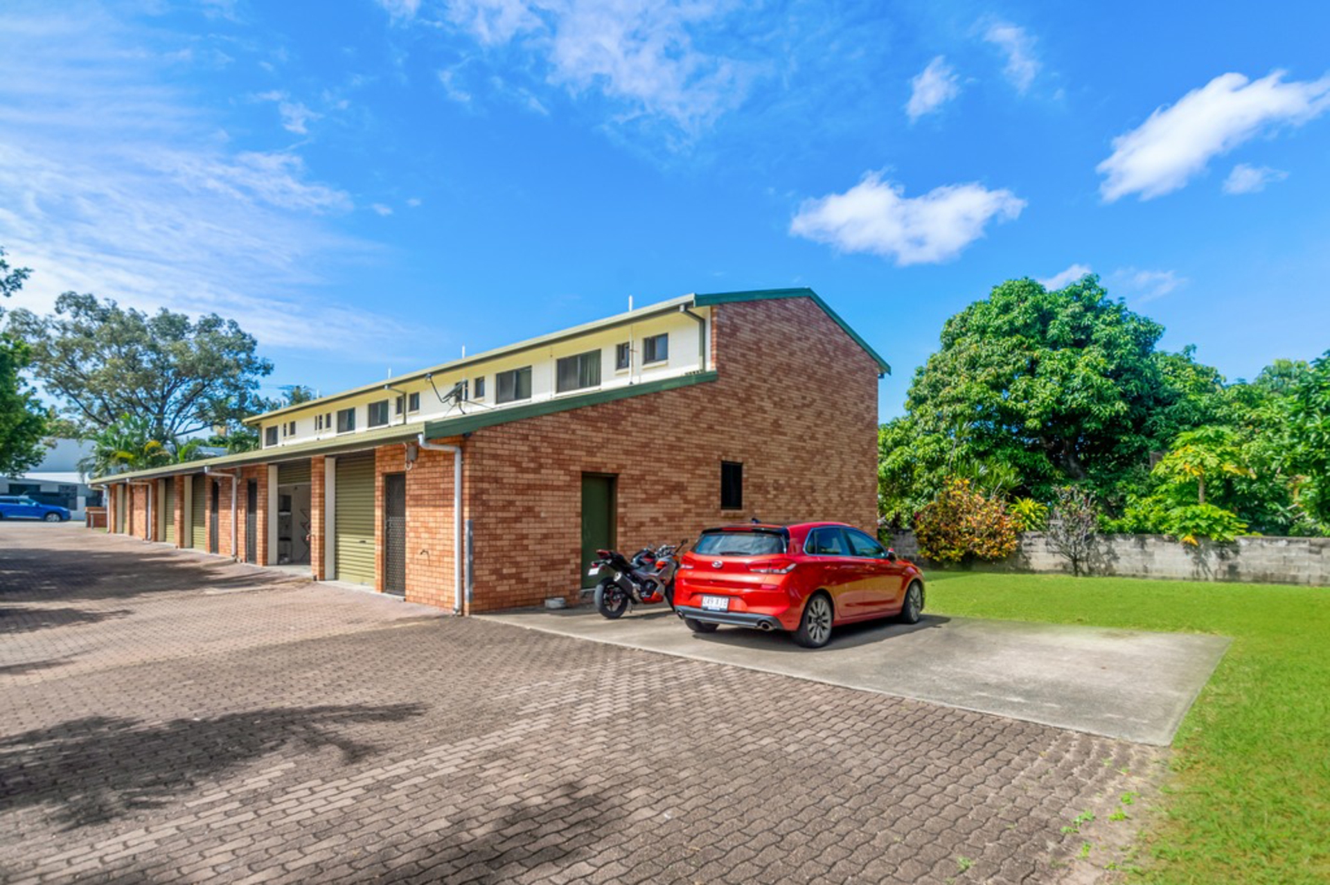 4/16 Cowley Street, West End
