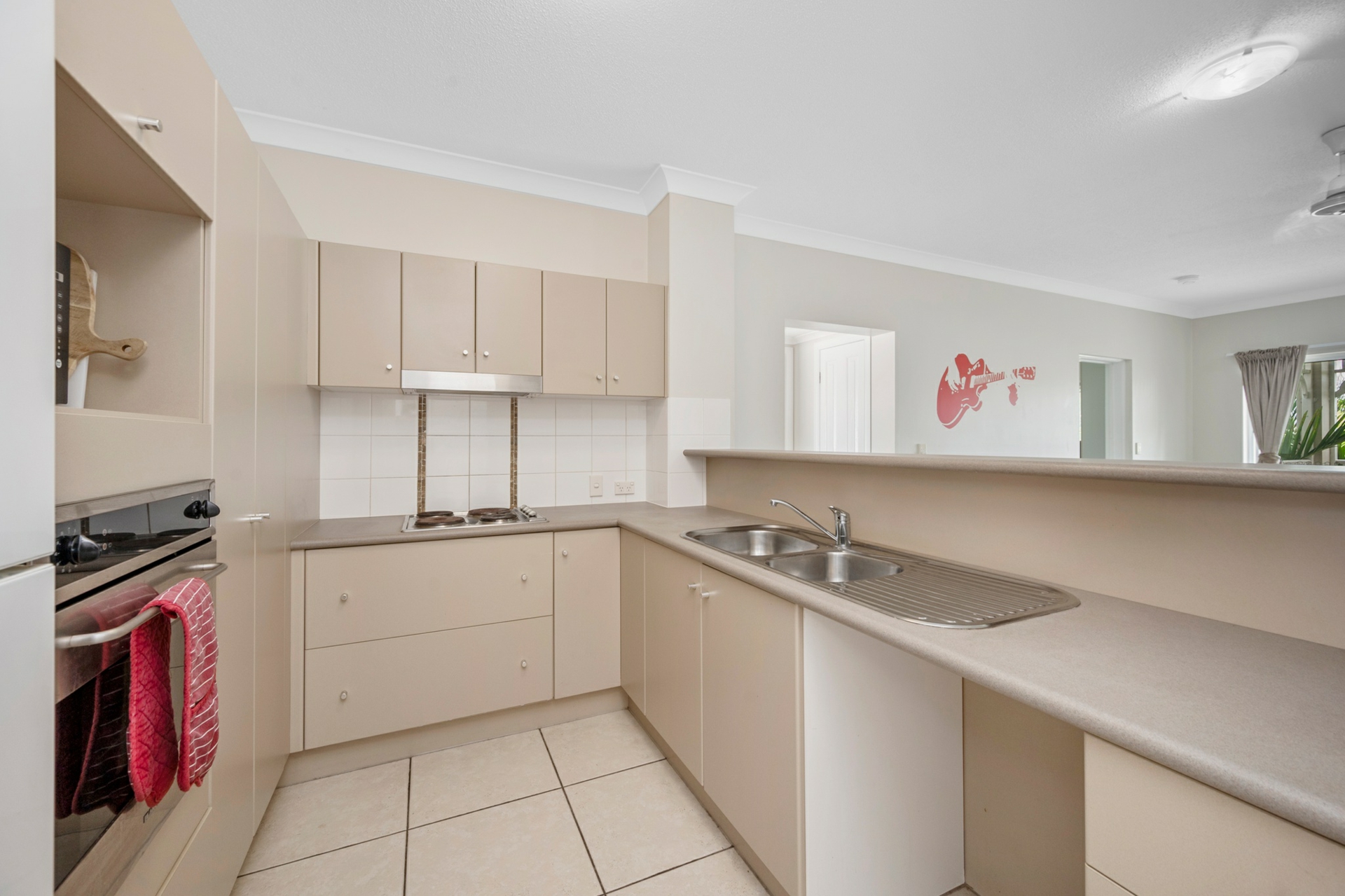 10/16-22 Martinez Avenue, WEST END