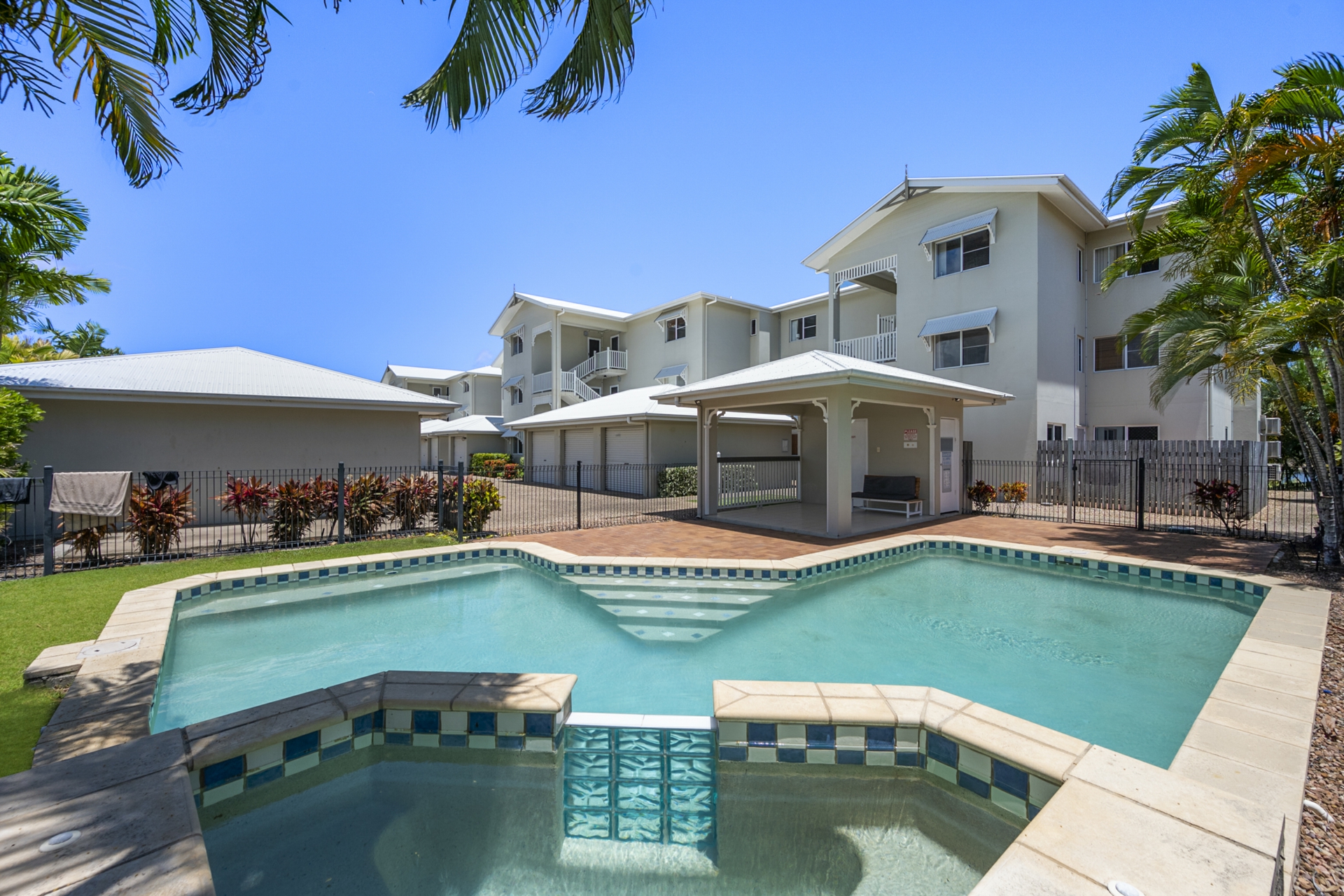 10/16-22 Martinez Avenue, WEST END