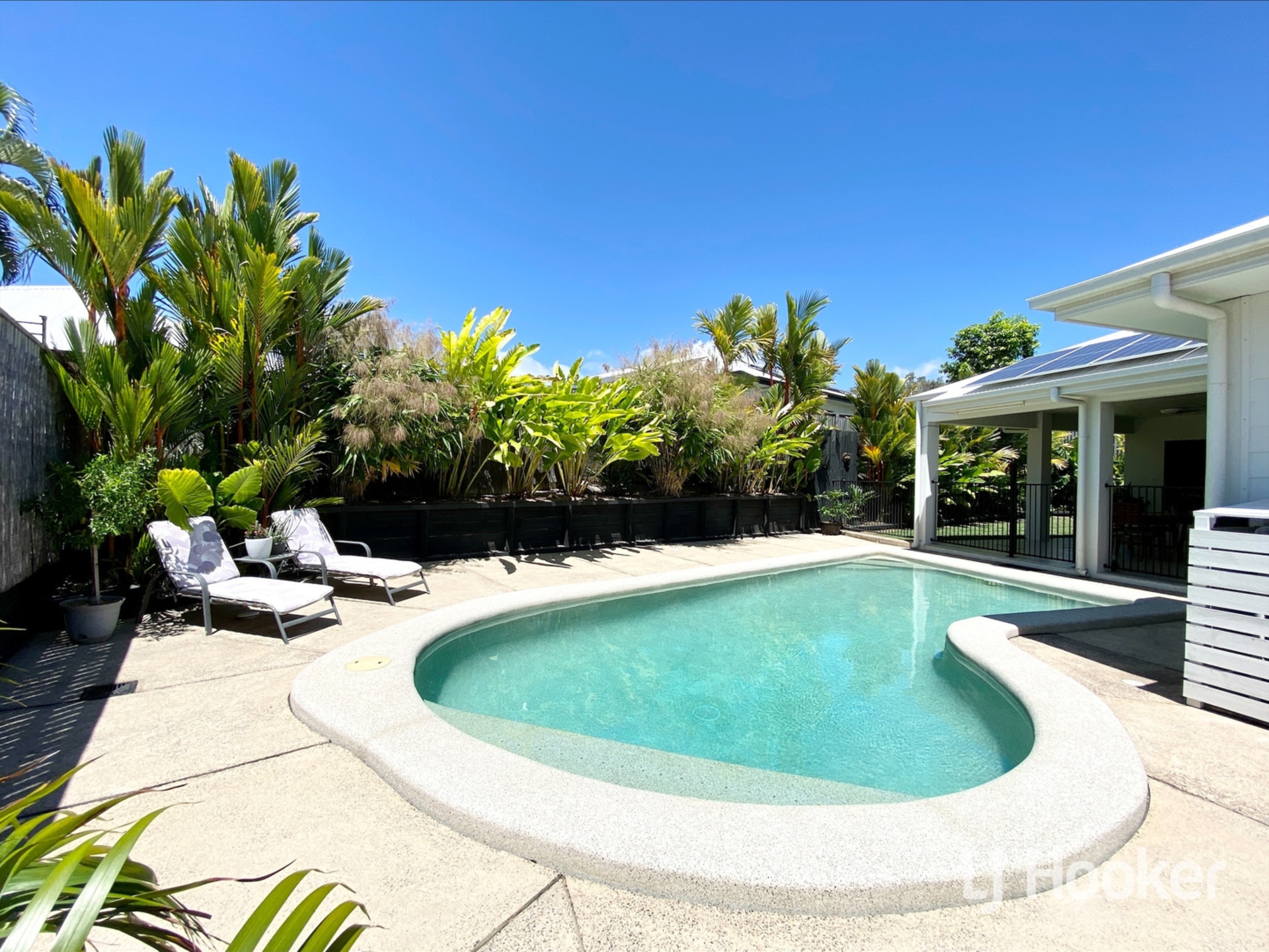 6 Cowrie Court, BUSHLAND BEACH