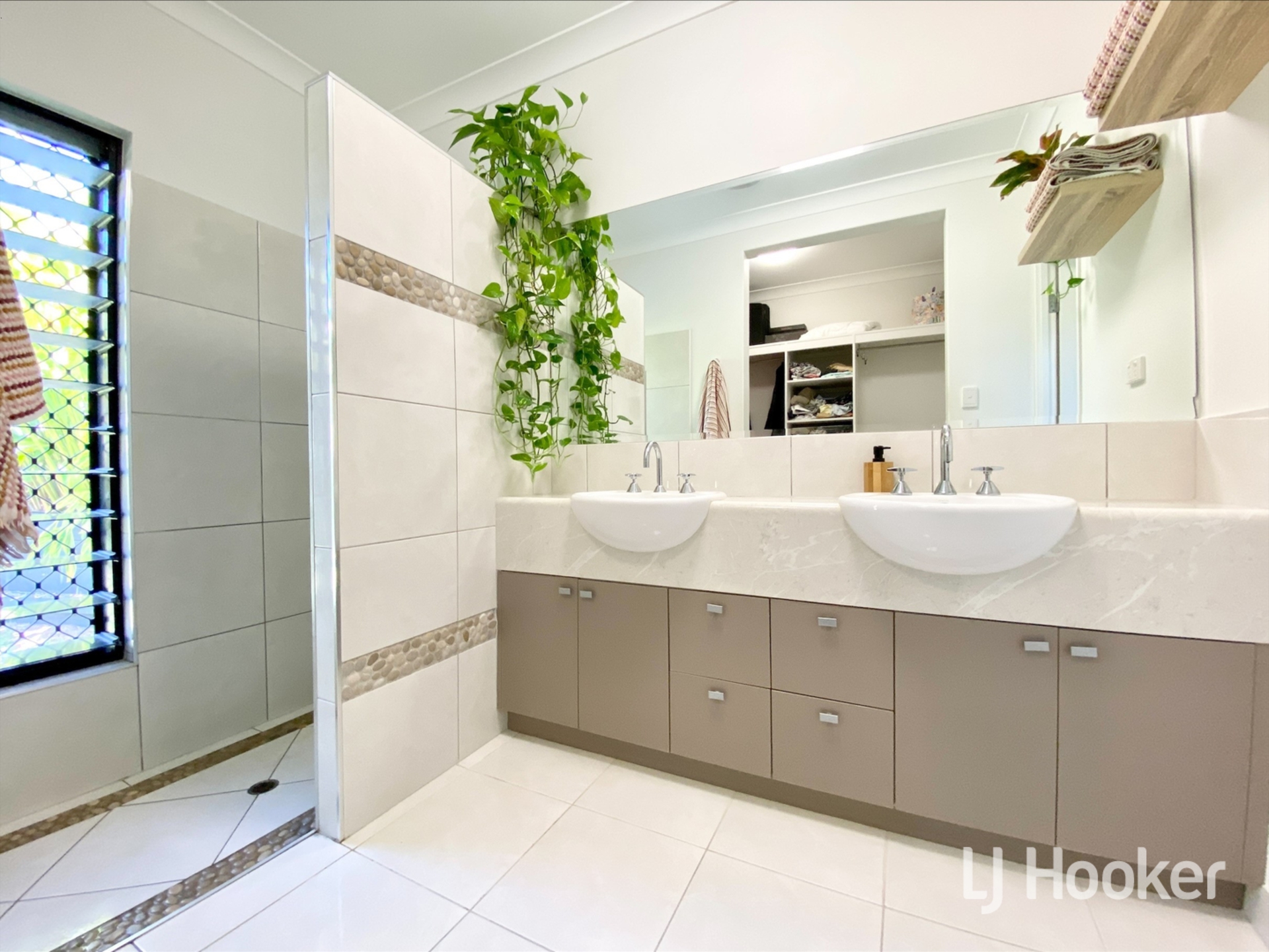 6 Cowrie Court, BUSHLAND BEACH