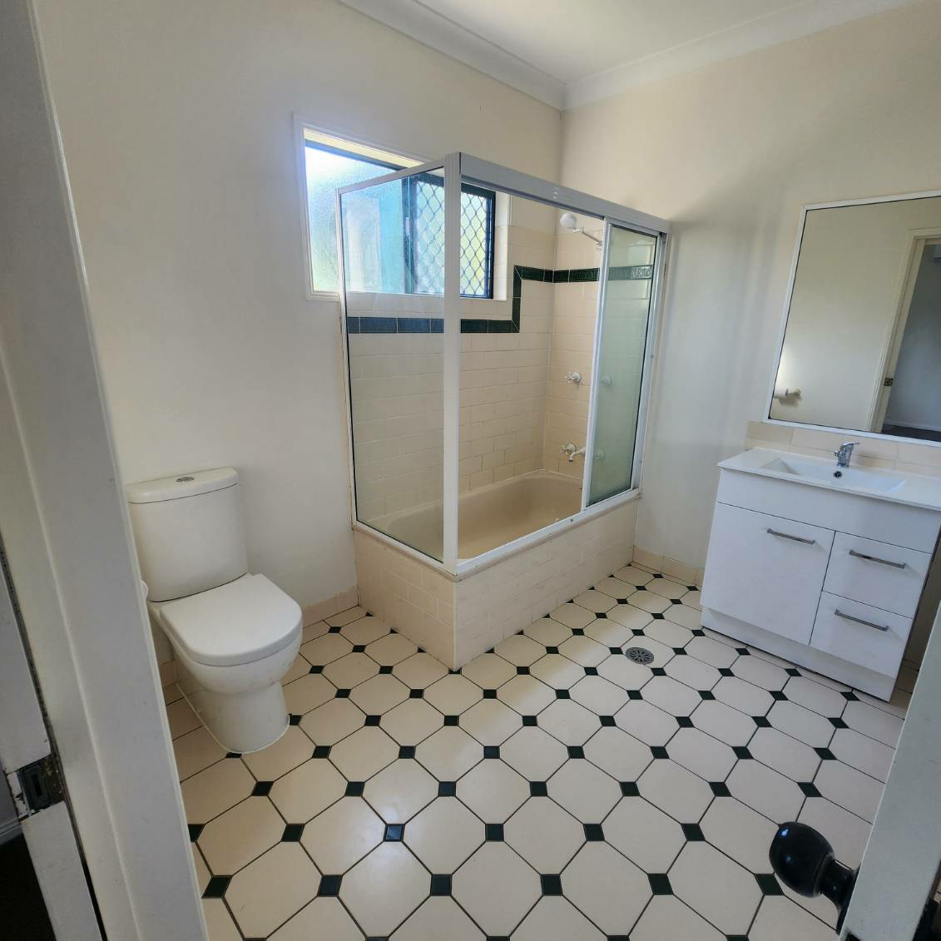 1/11 Xavier Court, RAILWAY ESTATE