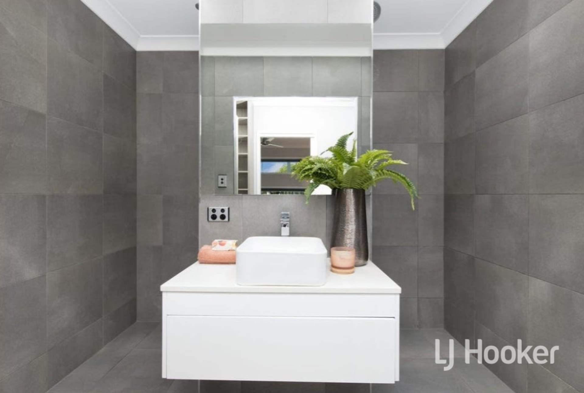 42 Riveredge Boulevard, OONOONBA