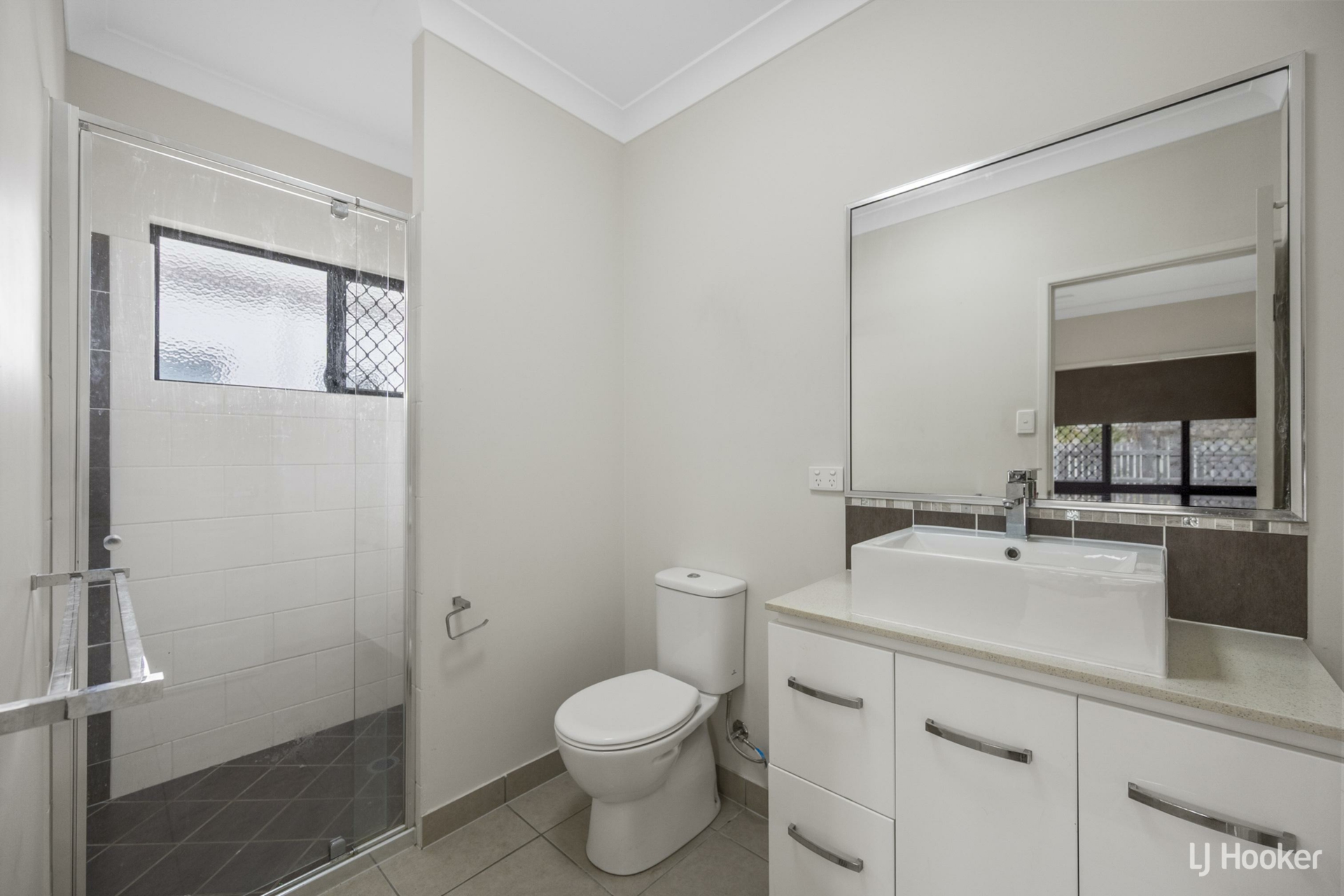 17 Greater Ascot Avenue — photo 6 of 9