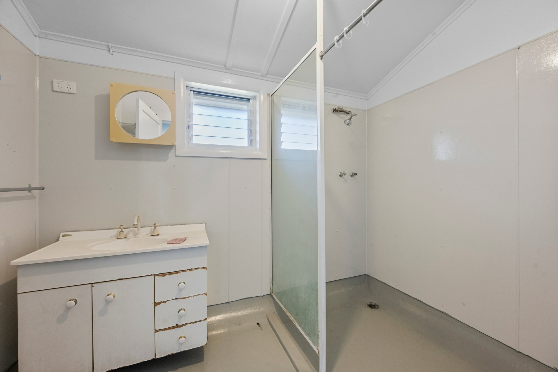 508 Ross River Road — photo 6 of 9