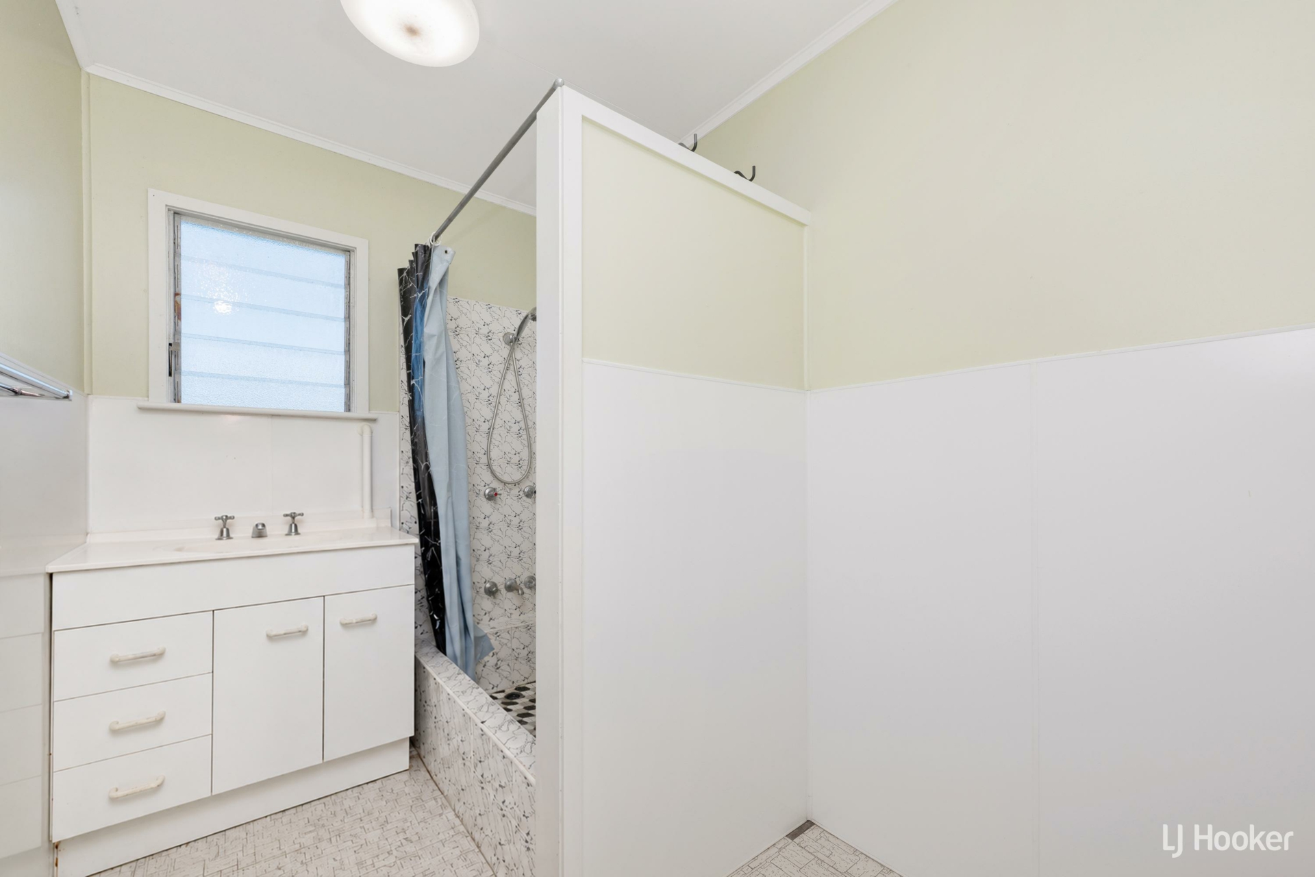 843 Riverway Drive — photo 7 of 12