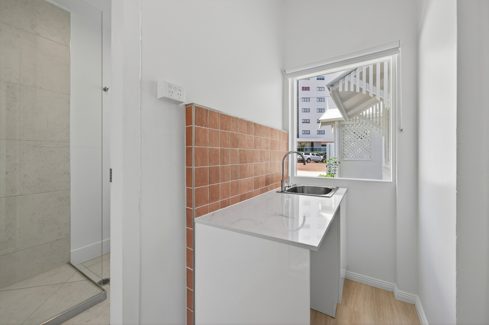 2/2 Morehead Street — photo 6 of 17